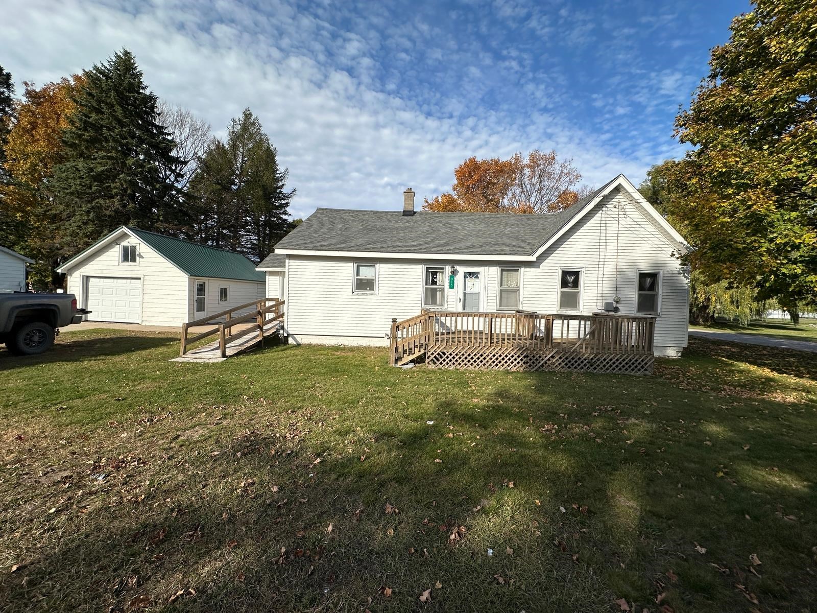 315 E Calhoun — photo