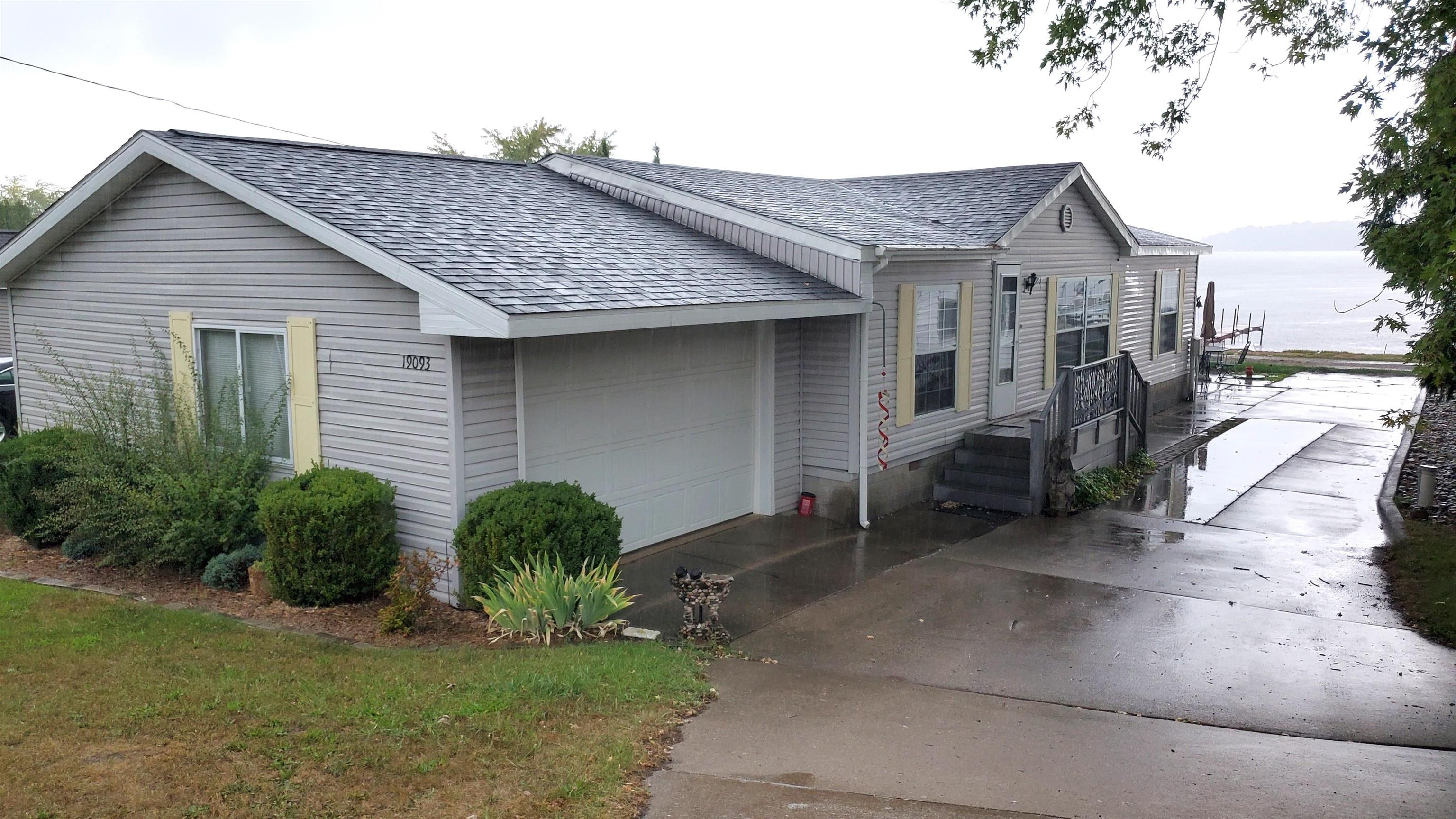 19093 Pike Street — photo