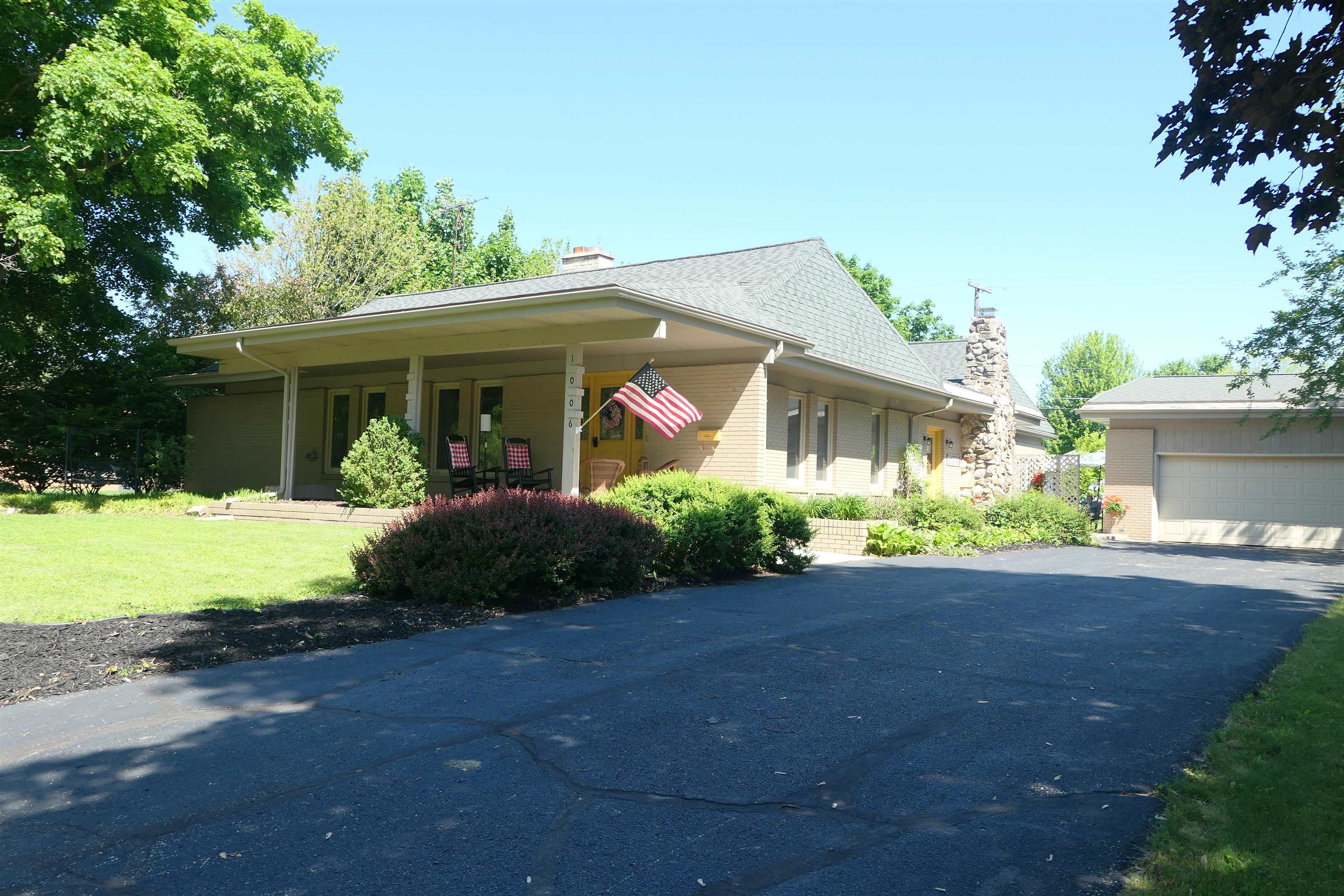 1006 Falkirk Road — photo