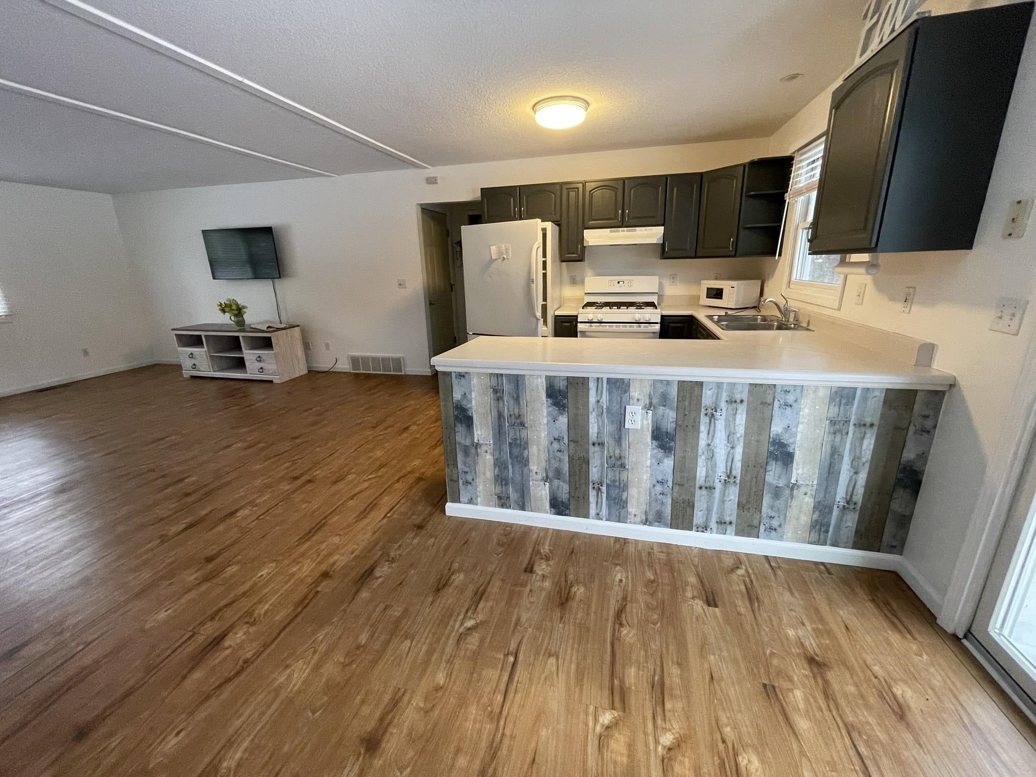 10511 Lake Of The Woods Road — photo