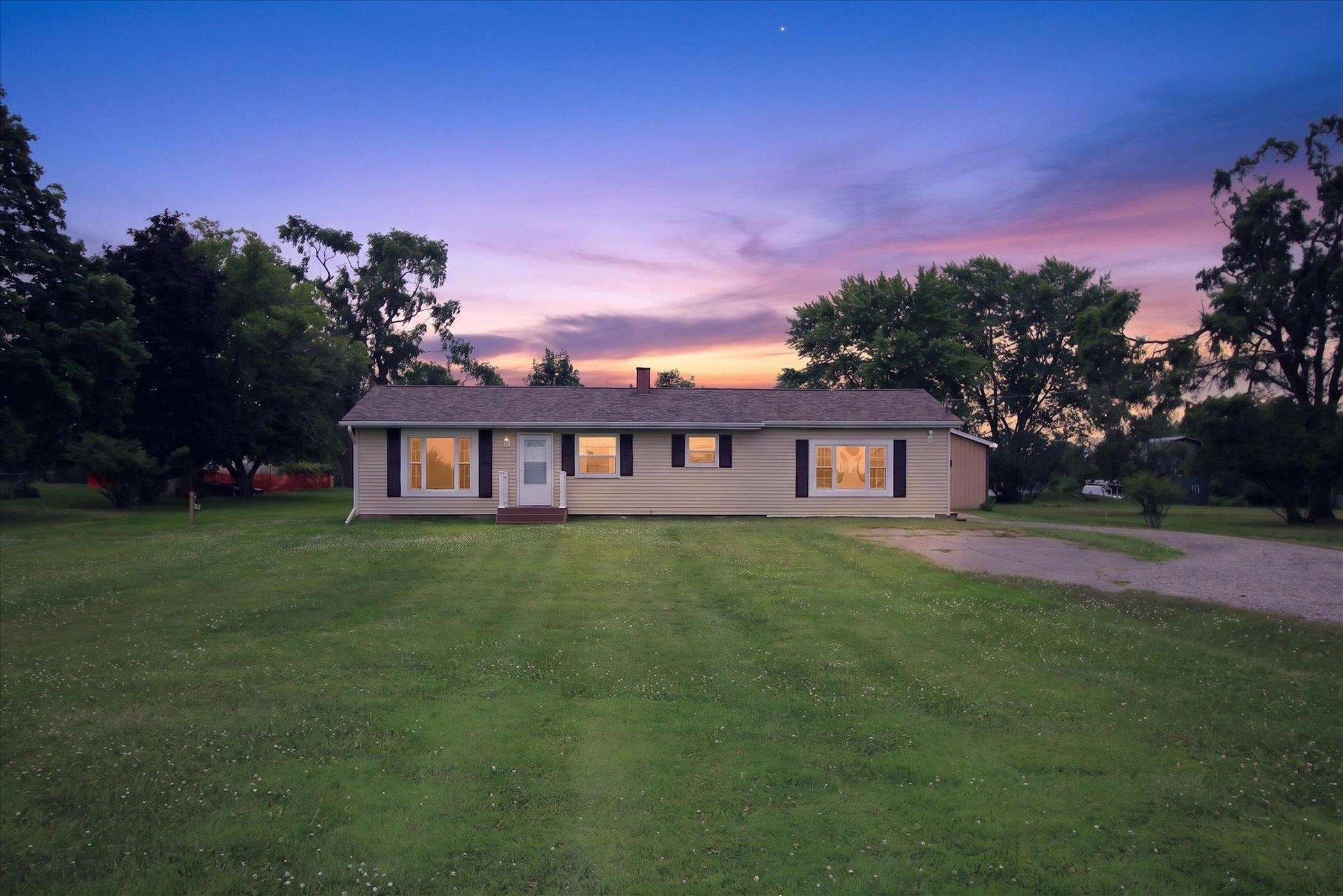 7898 E Broomfield Road — photo
