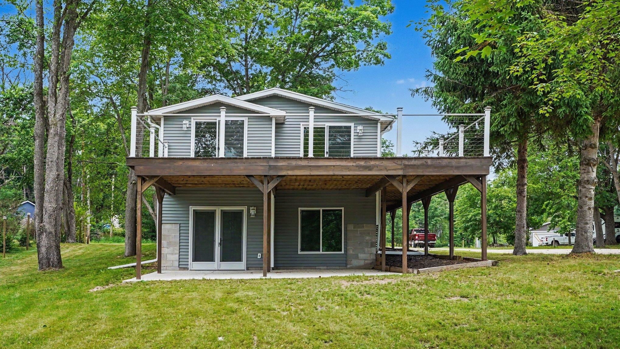 6820 W Shore Drive — photo