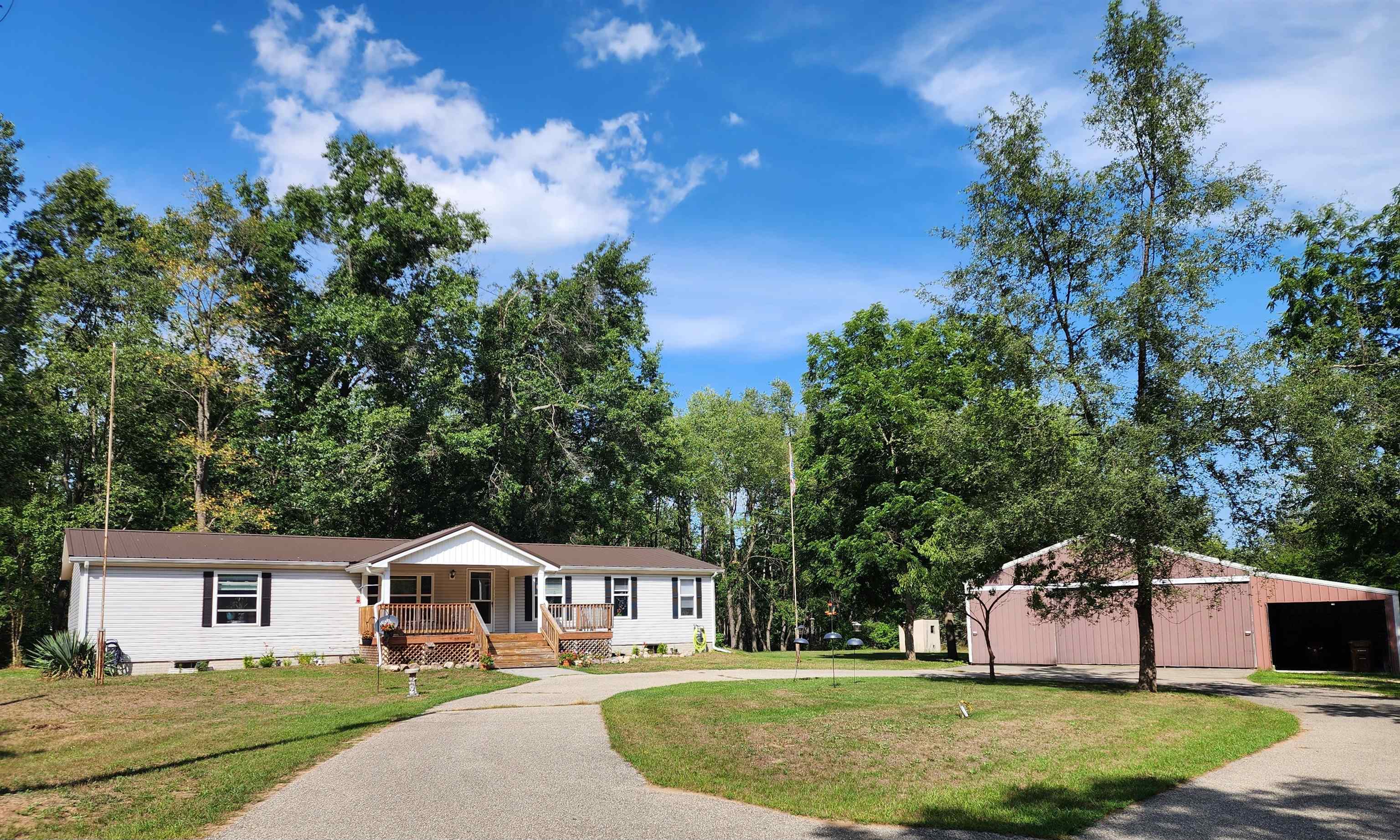3560 Pine Tree Drive — photo