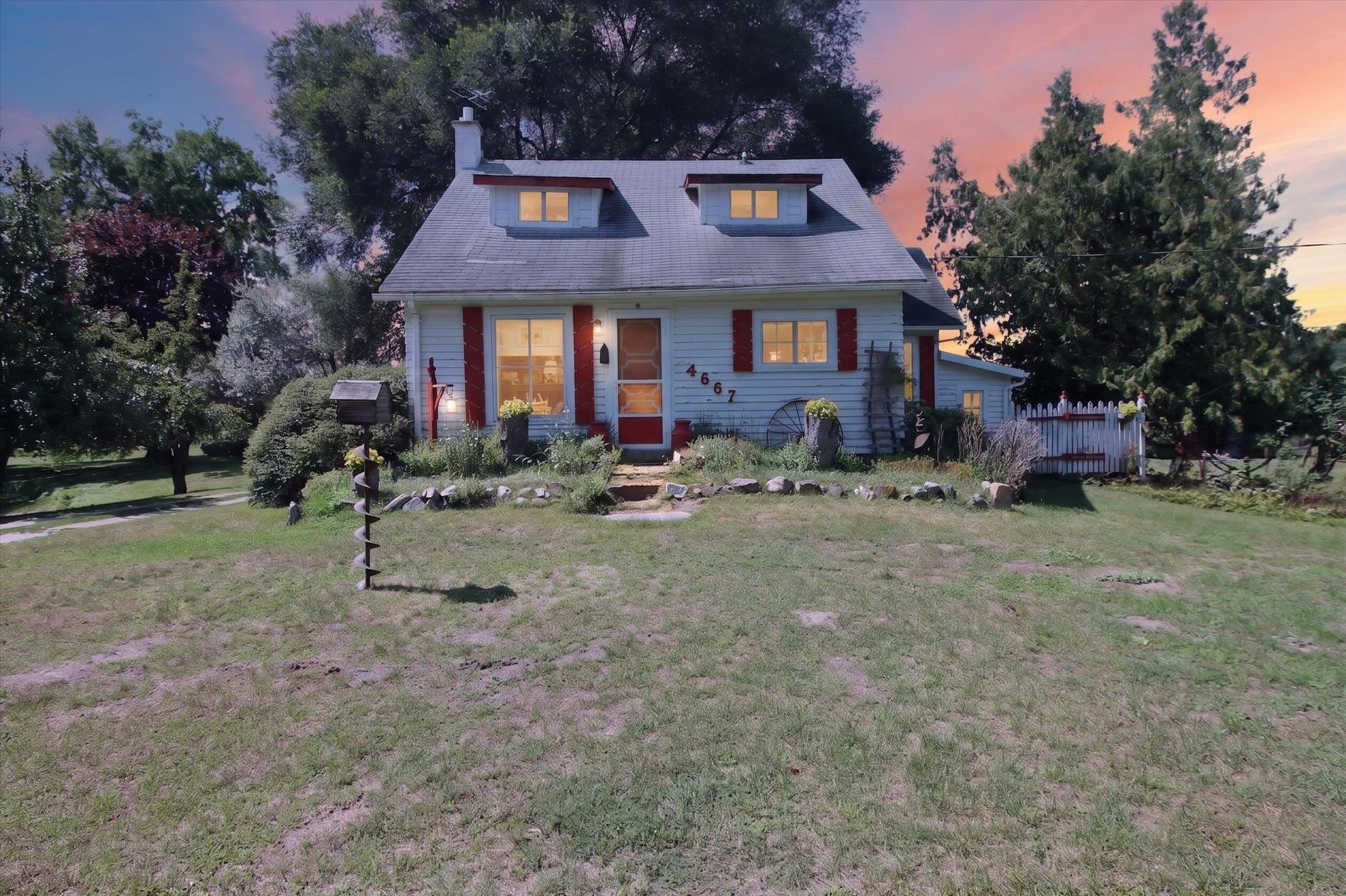 4667 N Croswell Road — photo