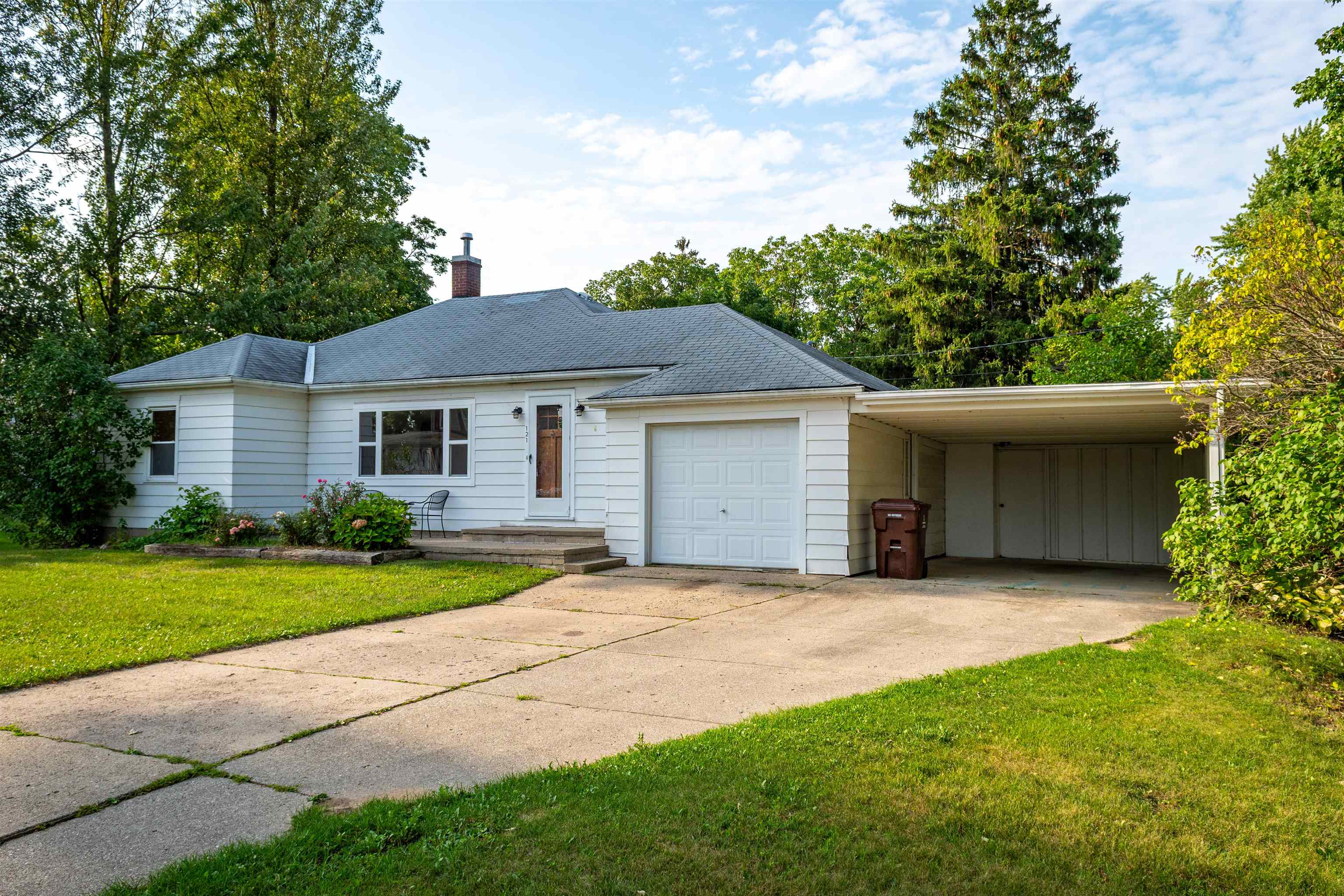 121 E Maple Street, Shepherd Village, MI 48883