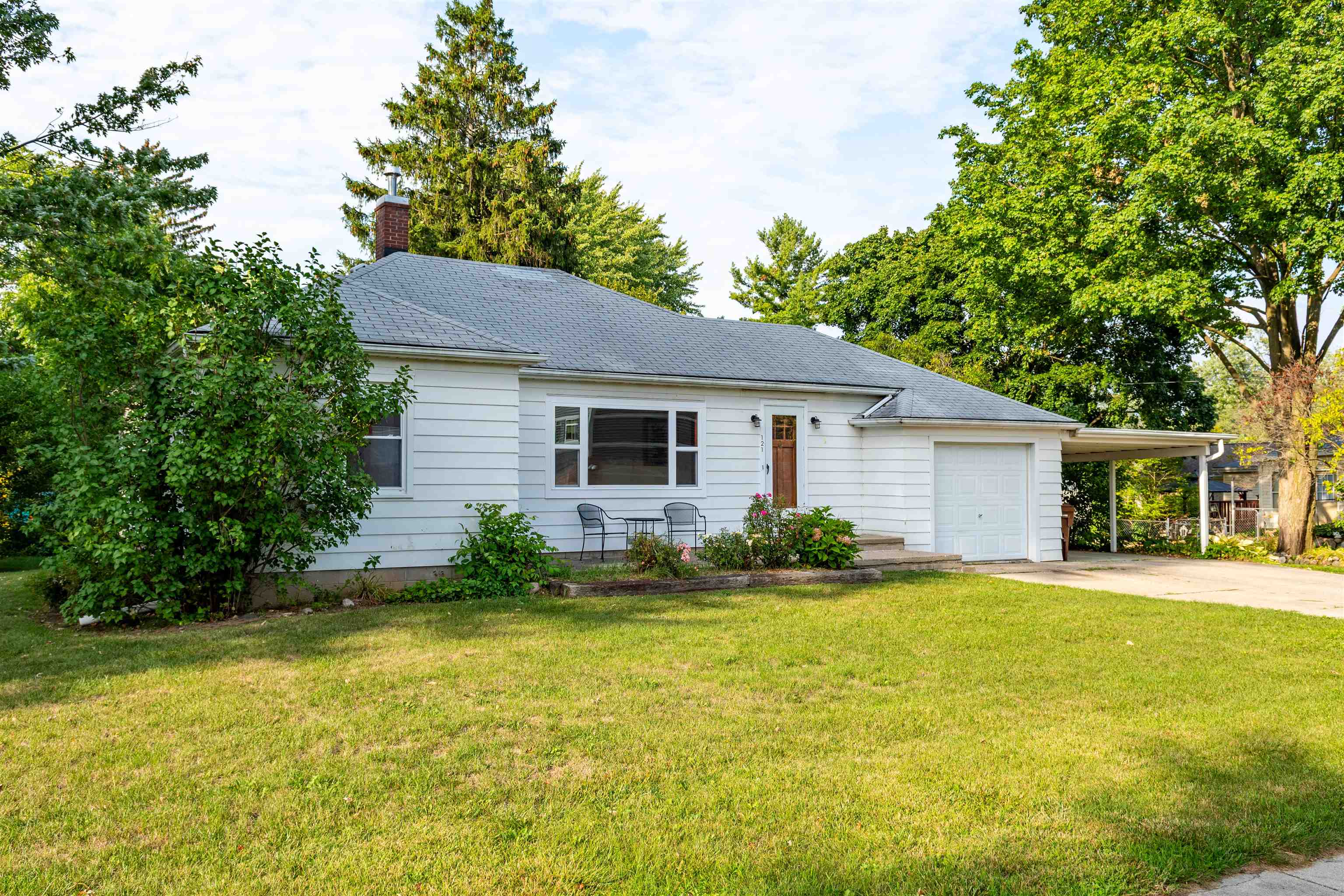 121 E Maple Street, Shepherd Village, MI 48883 — photo 2