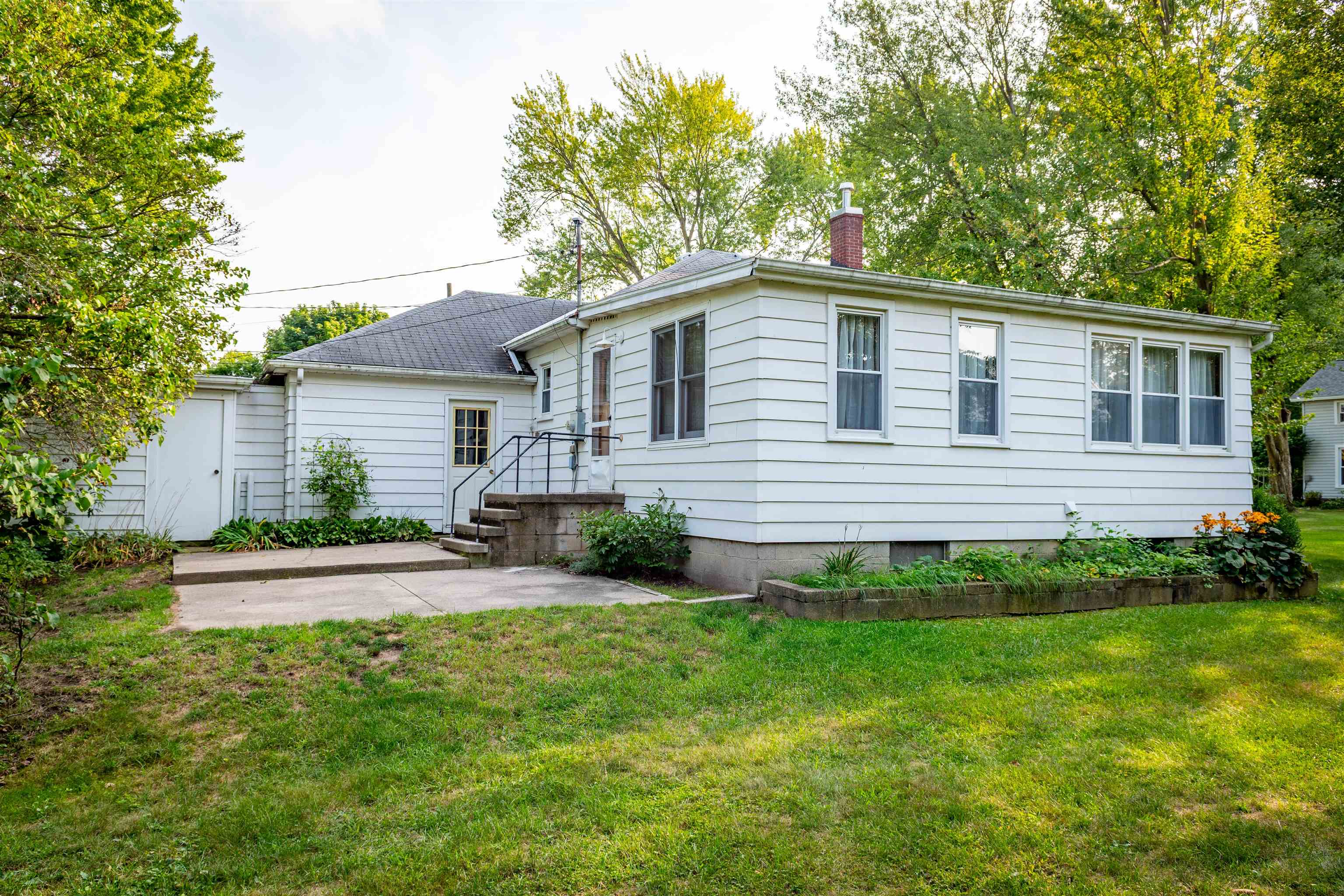 121 E Maple Street, Shepherd Village, MI 48883 — photo 3
