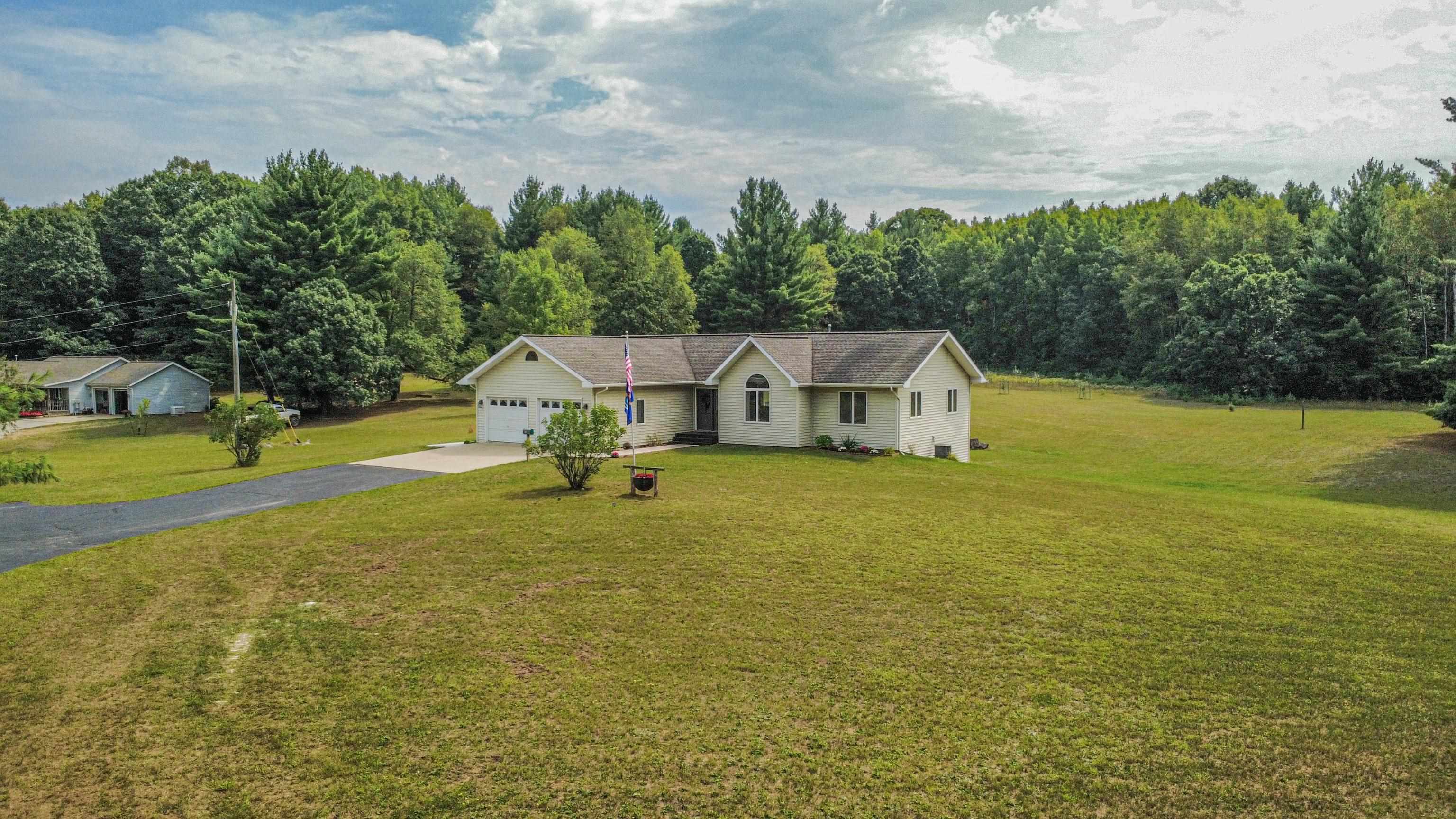 10859 W Blanchard Road — photo