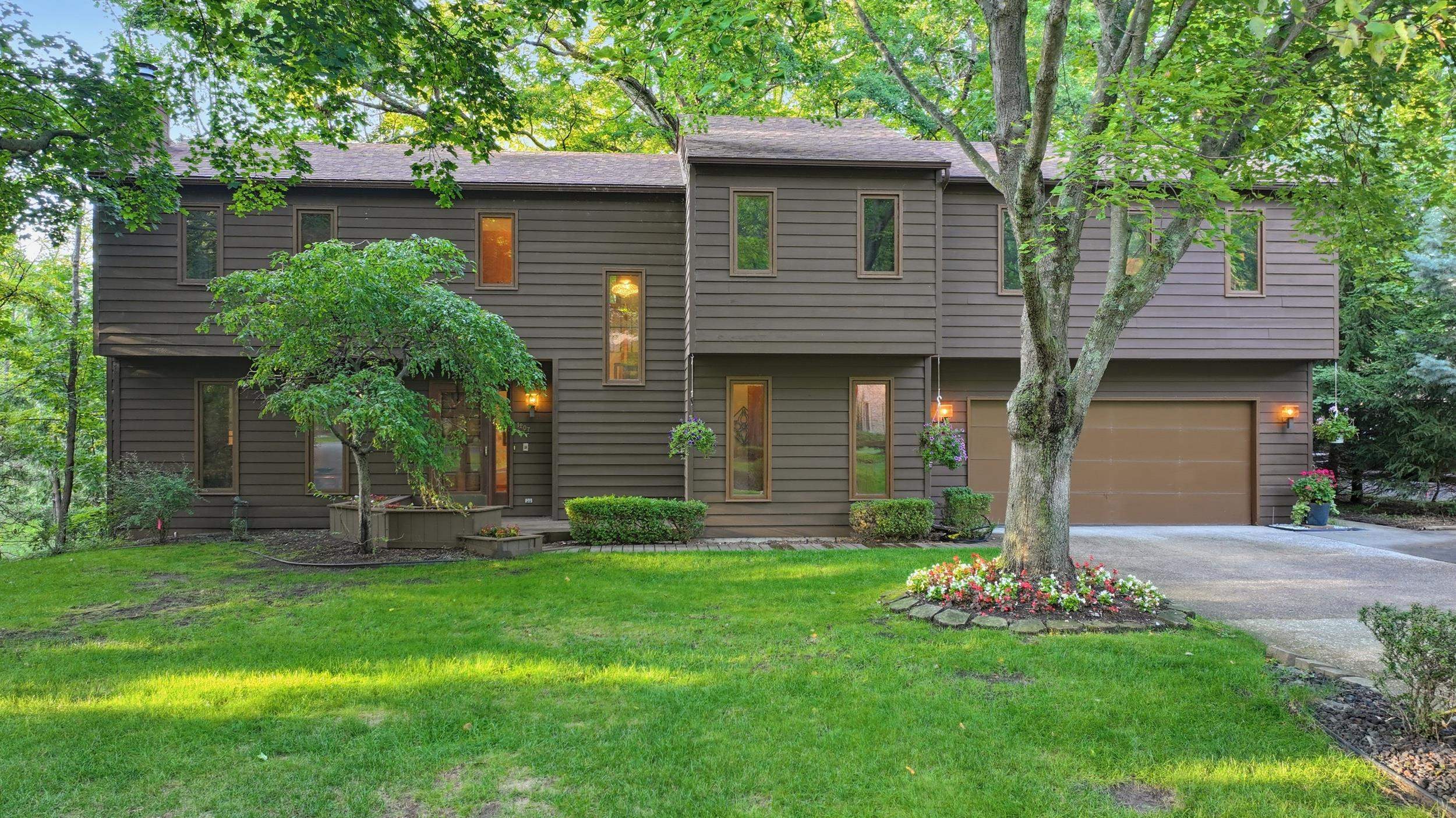 1207 Forest Lane — photo
