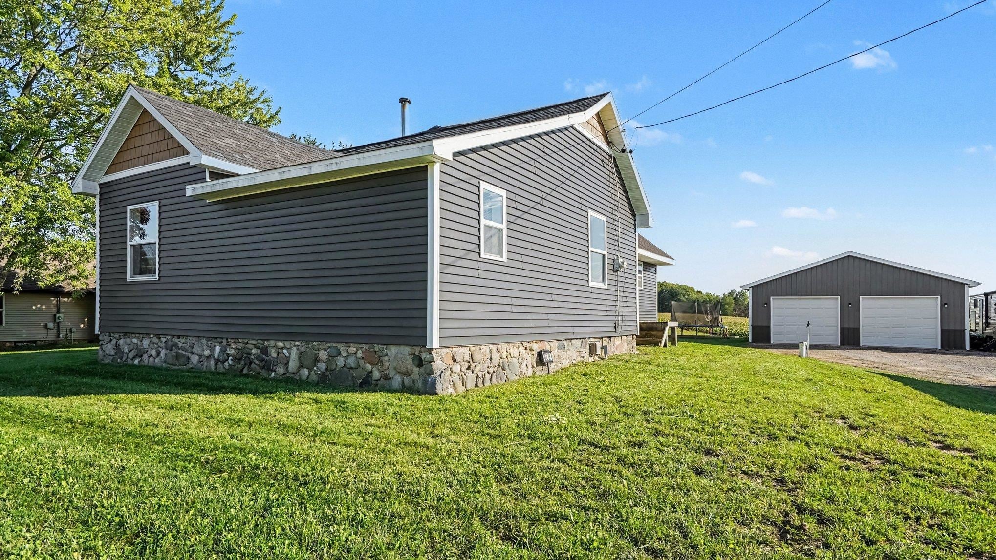 3212 E Surrey Road — photo