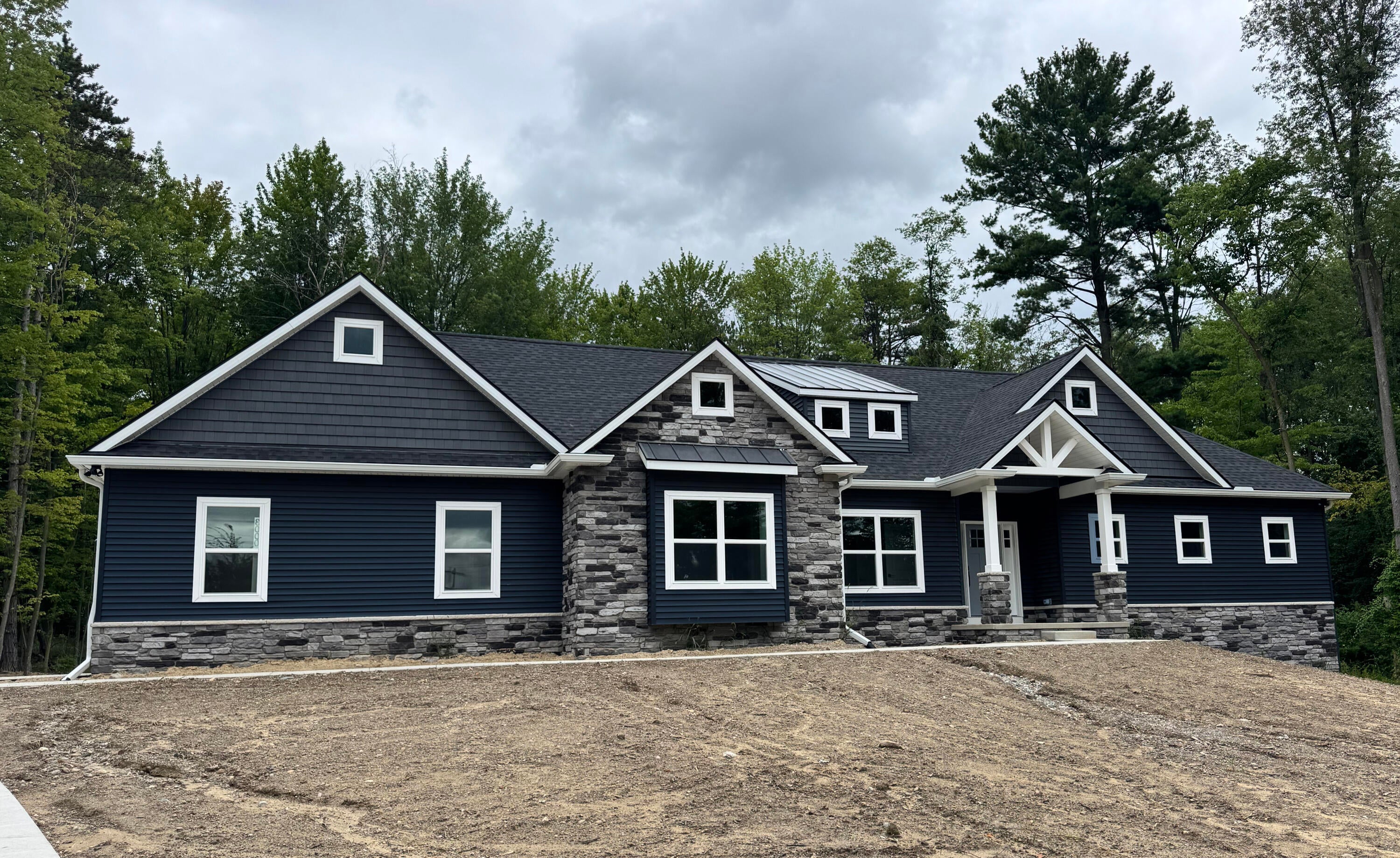 5570 Golf Club Road — photo