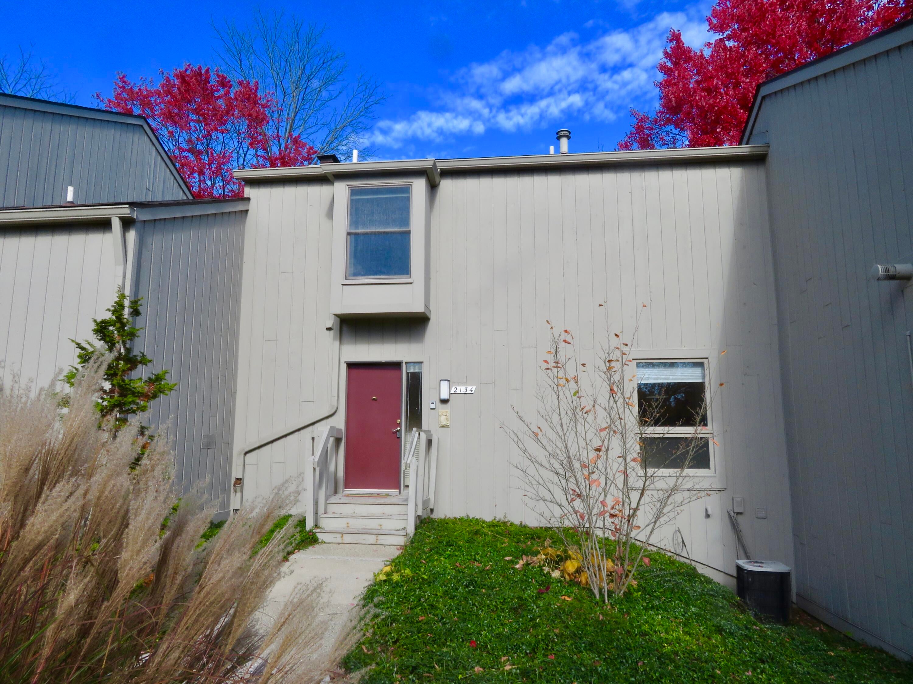 2134 Overlook Court — photo