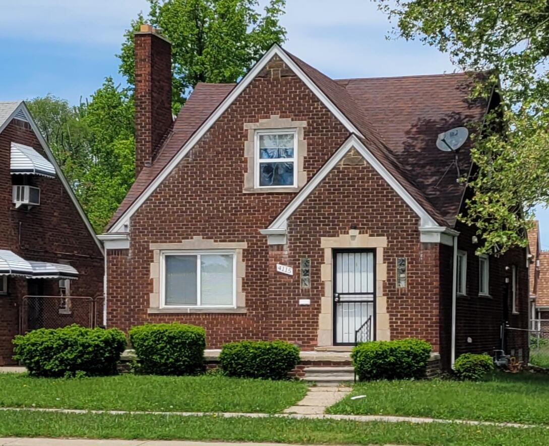 4115 E Outer Drive E — photo