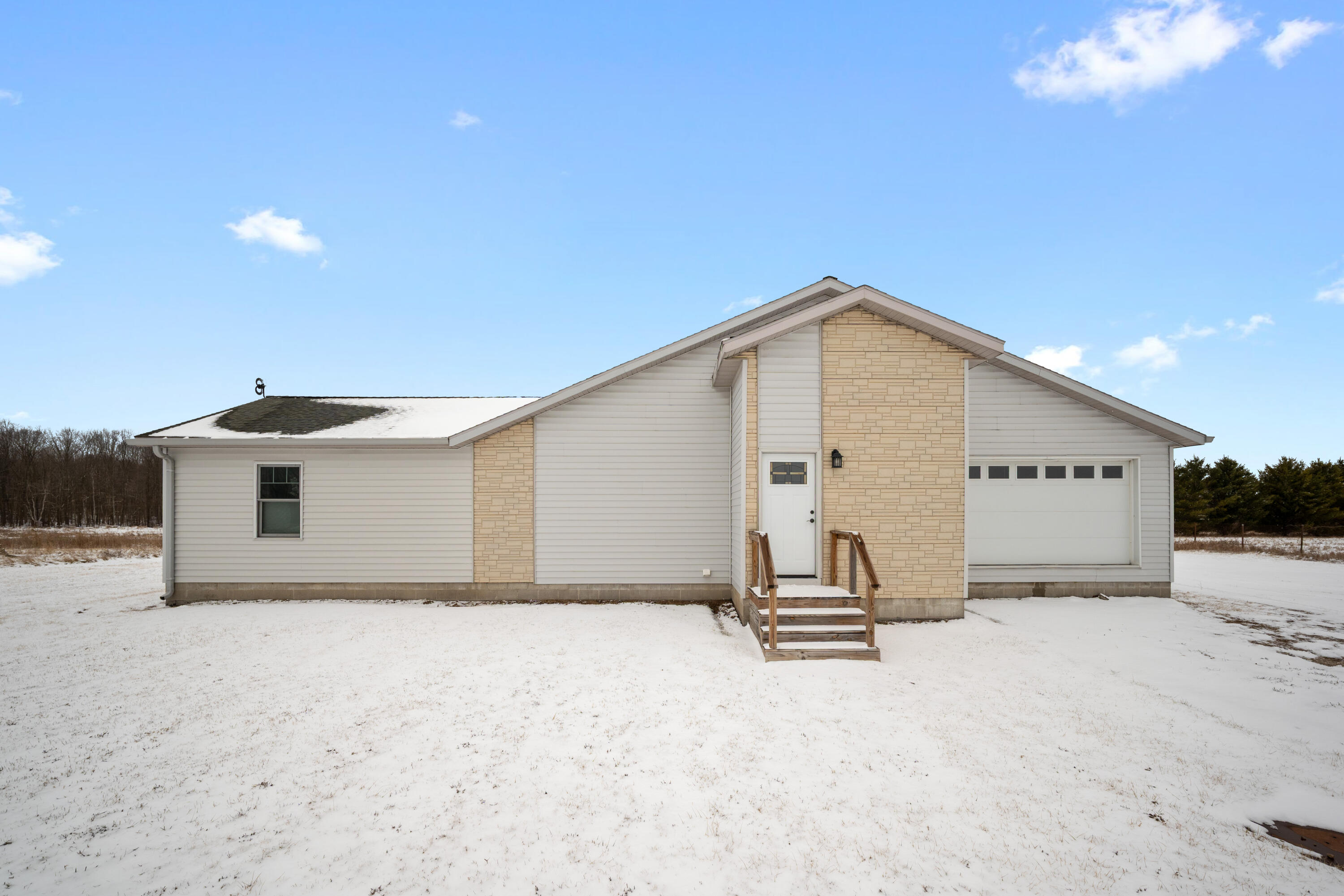 6163 N Meridian Road, Hope, MI 48628