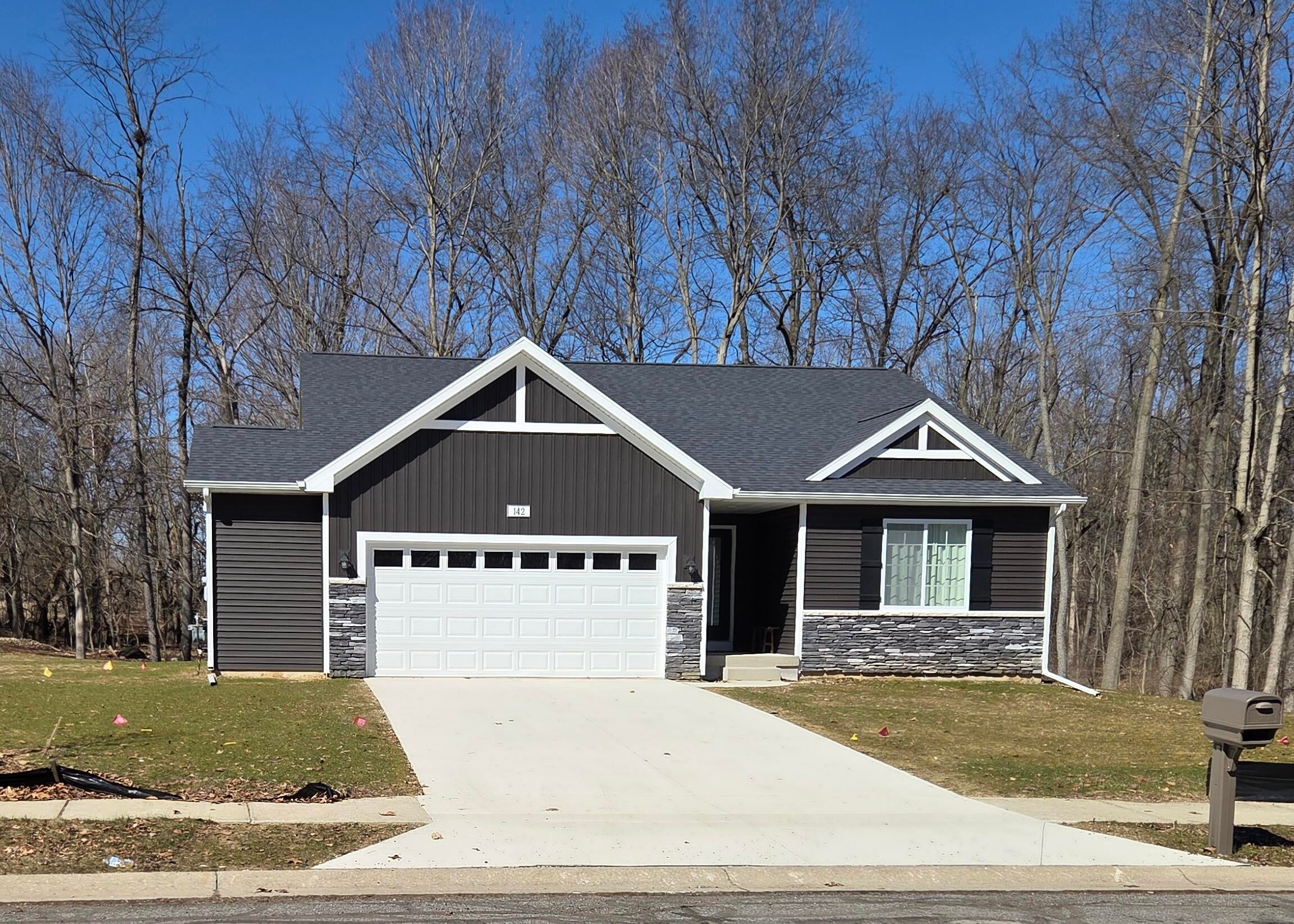210 Glenwood Circle — photo