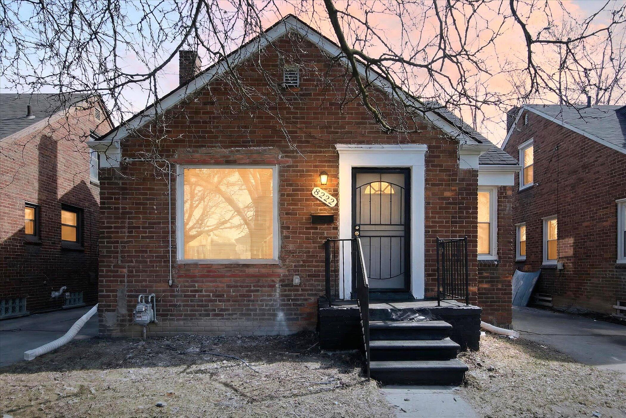 8222 Roselawn Street — photo