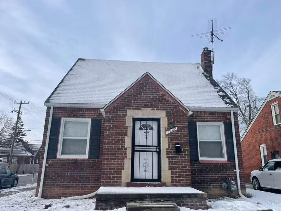 19303 Fairport Street — photo