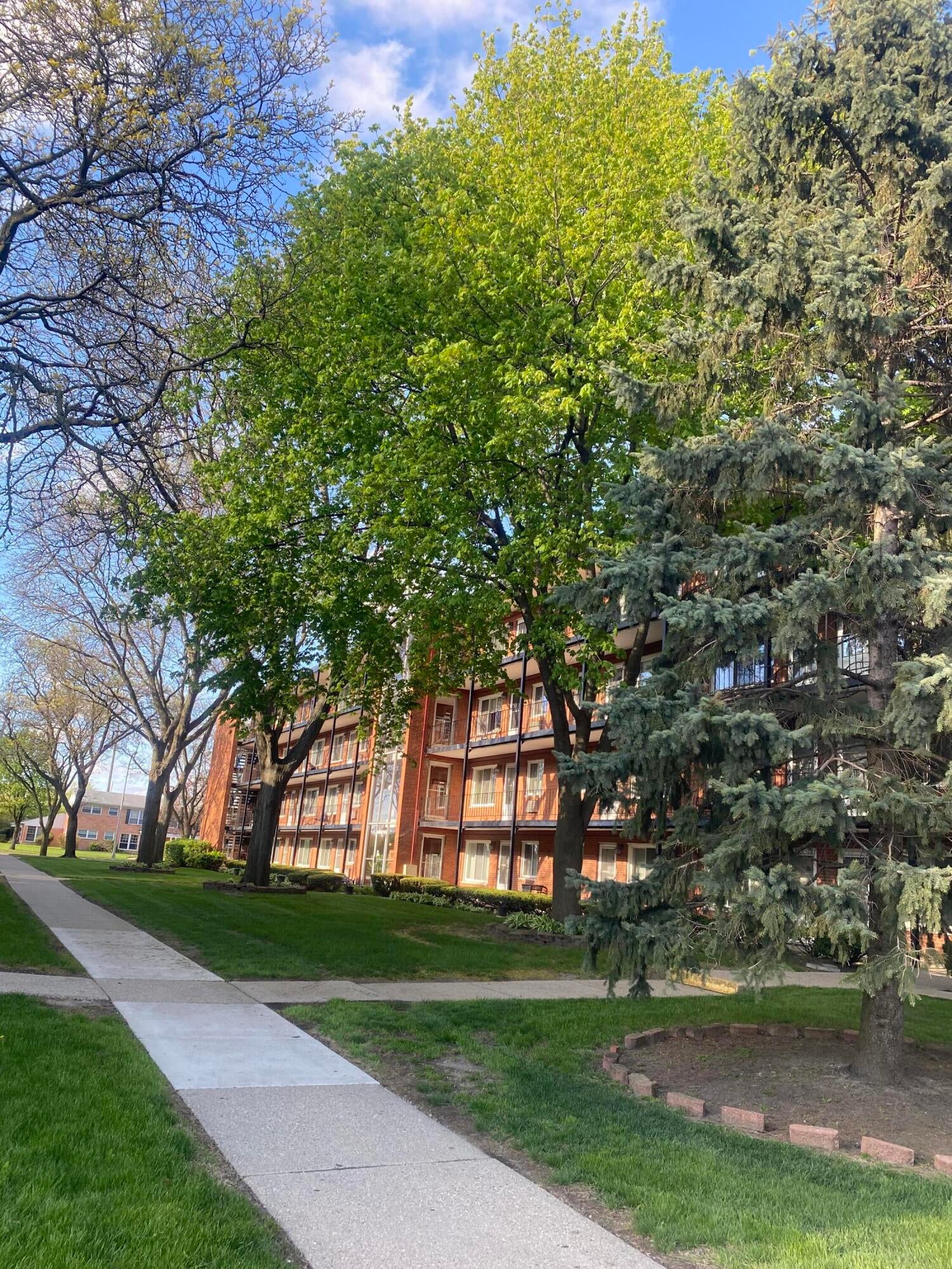 2915 W 13 Mile Road 209 — photo