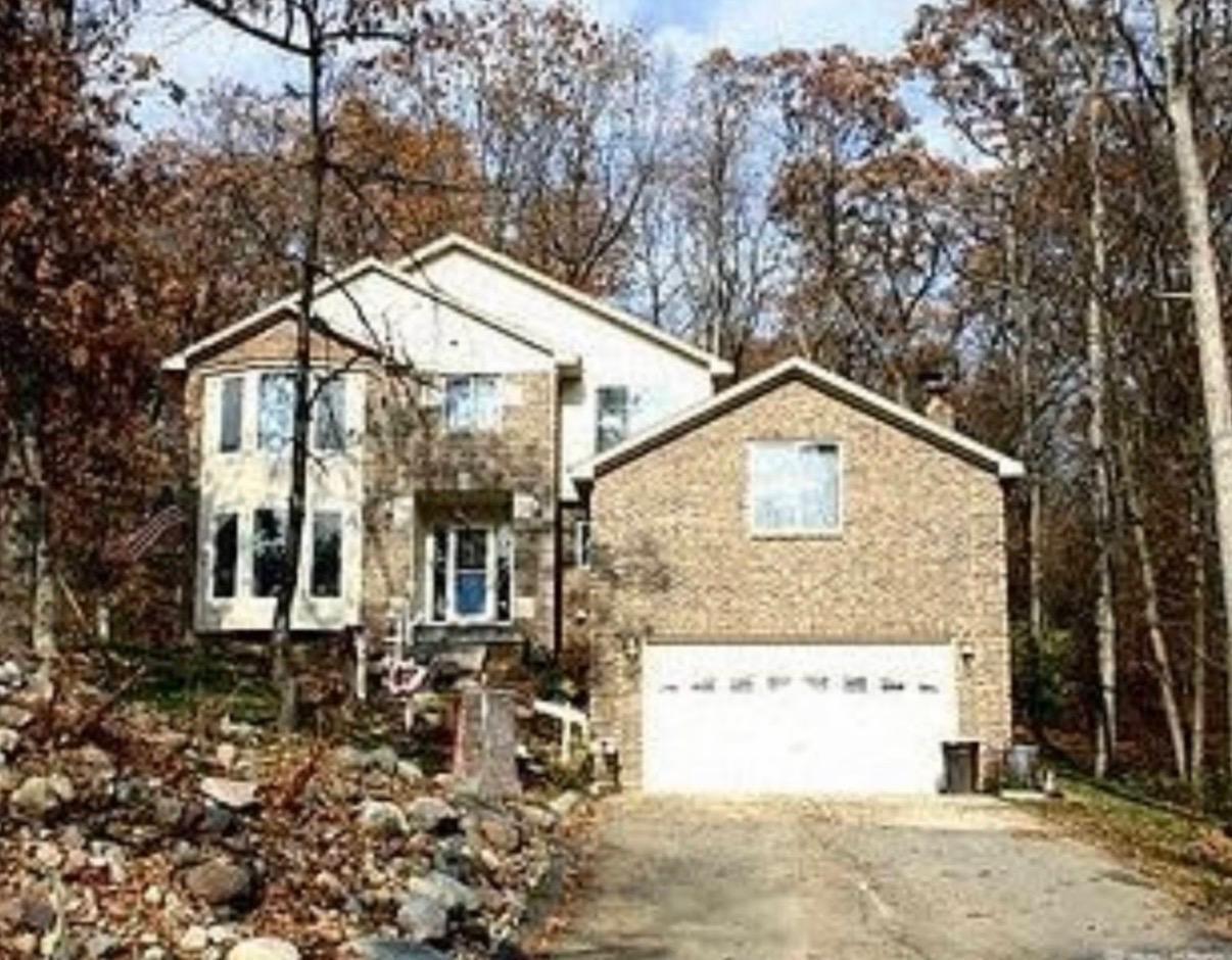 3560 Dorothy Lane — photo