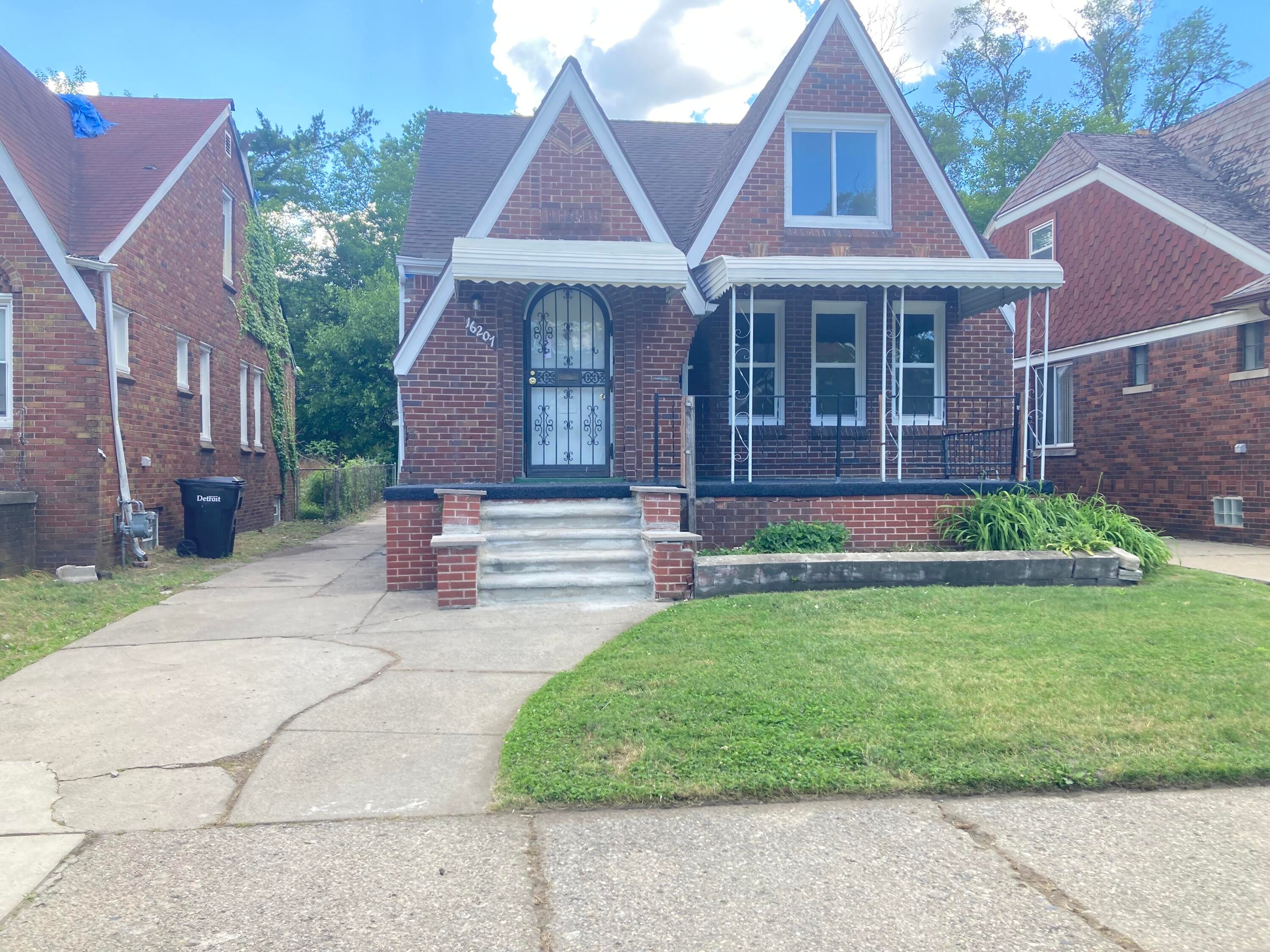 16207 Lesure Street — photo