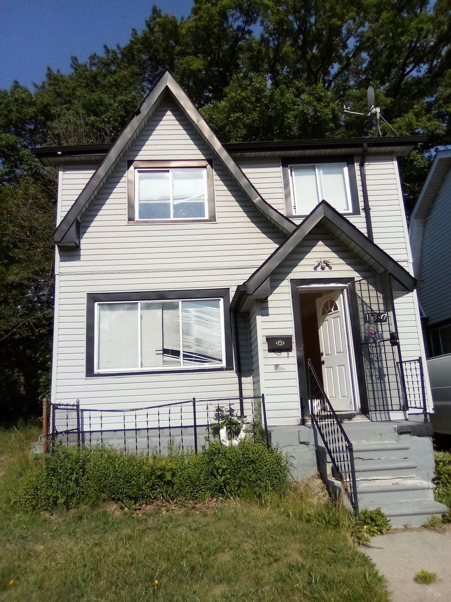 19347 Moenart — photo