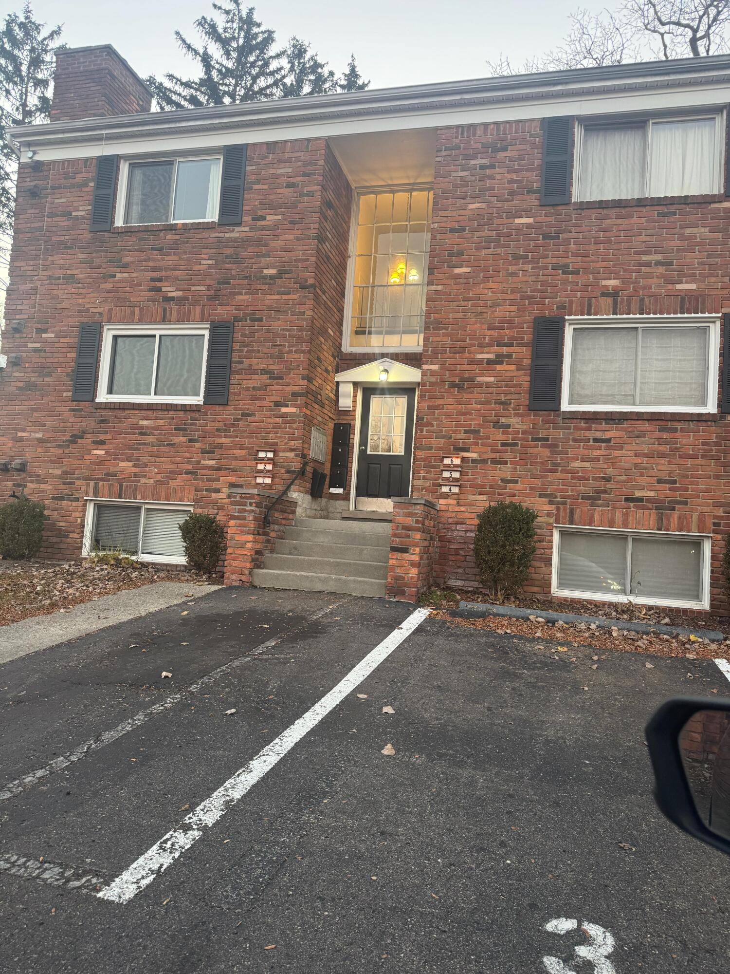 31831 Grand River Avenue 3 — photo