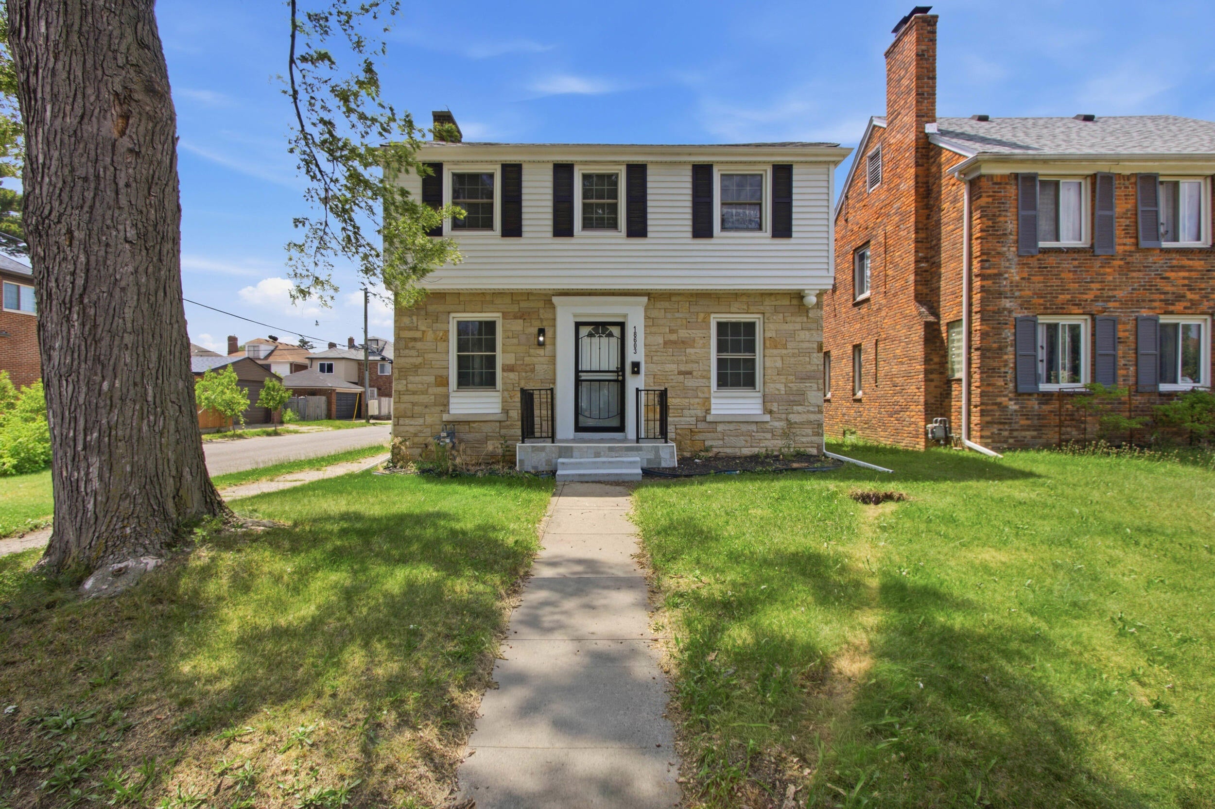 18603 Roselawn Street — photo