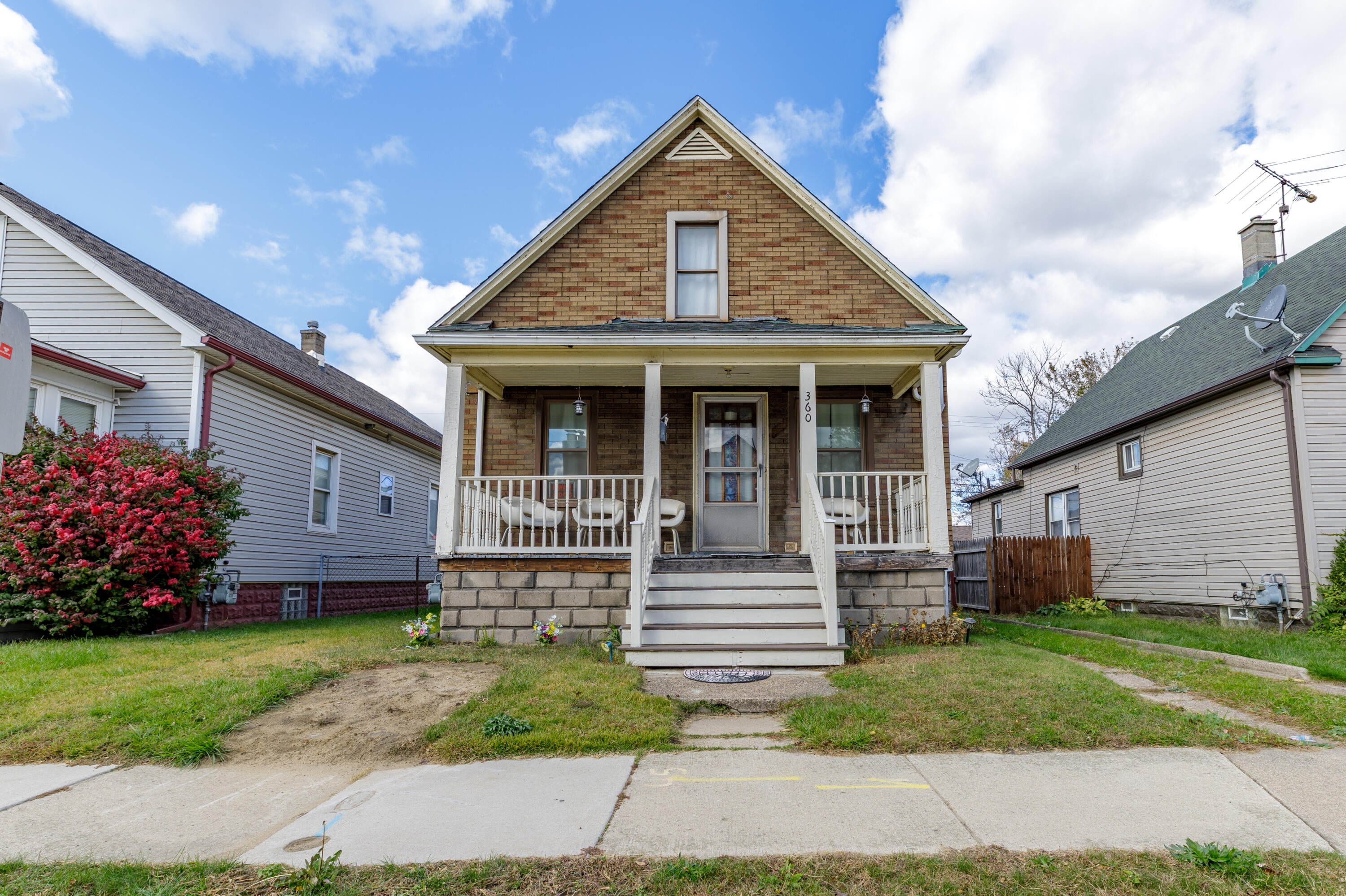 360 Burke Street — photo