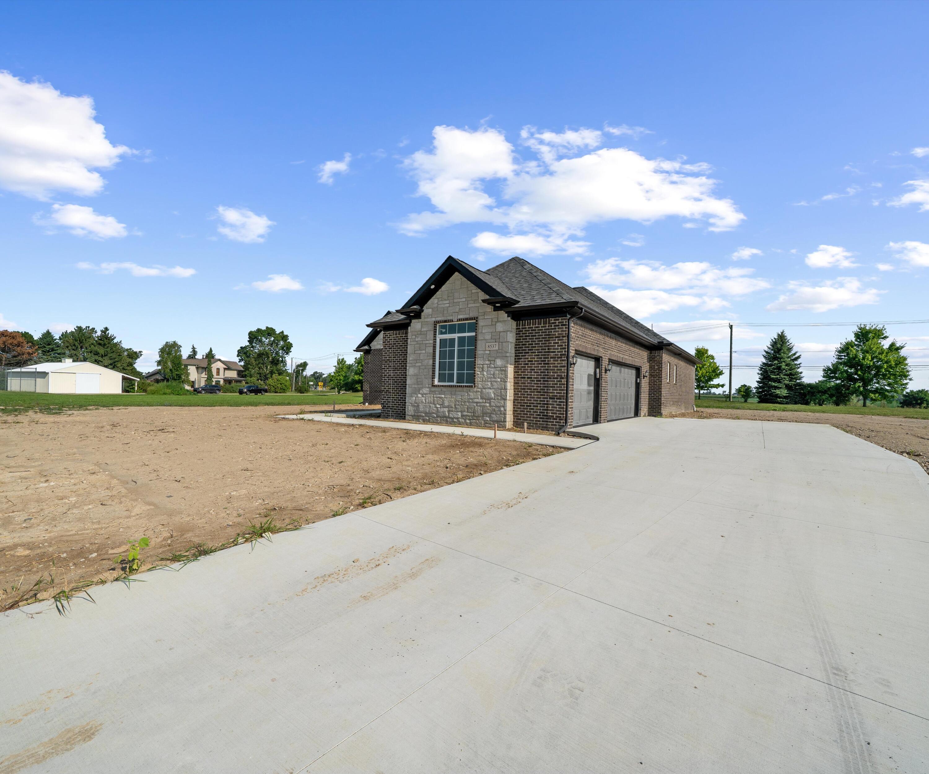 8561 Cobblestone Drive — photo
