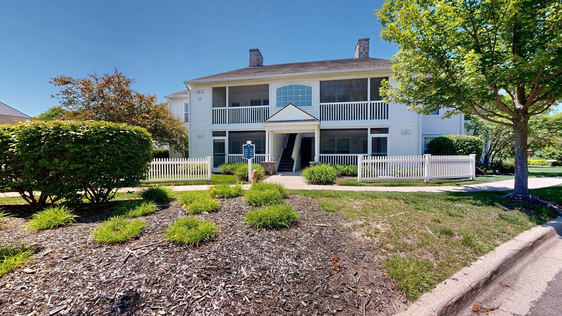2854 S Knightsbridge Circle — photo