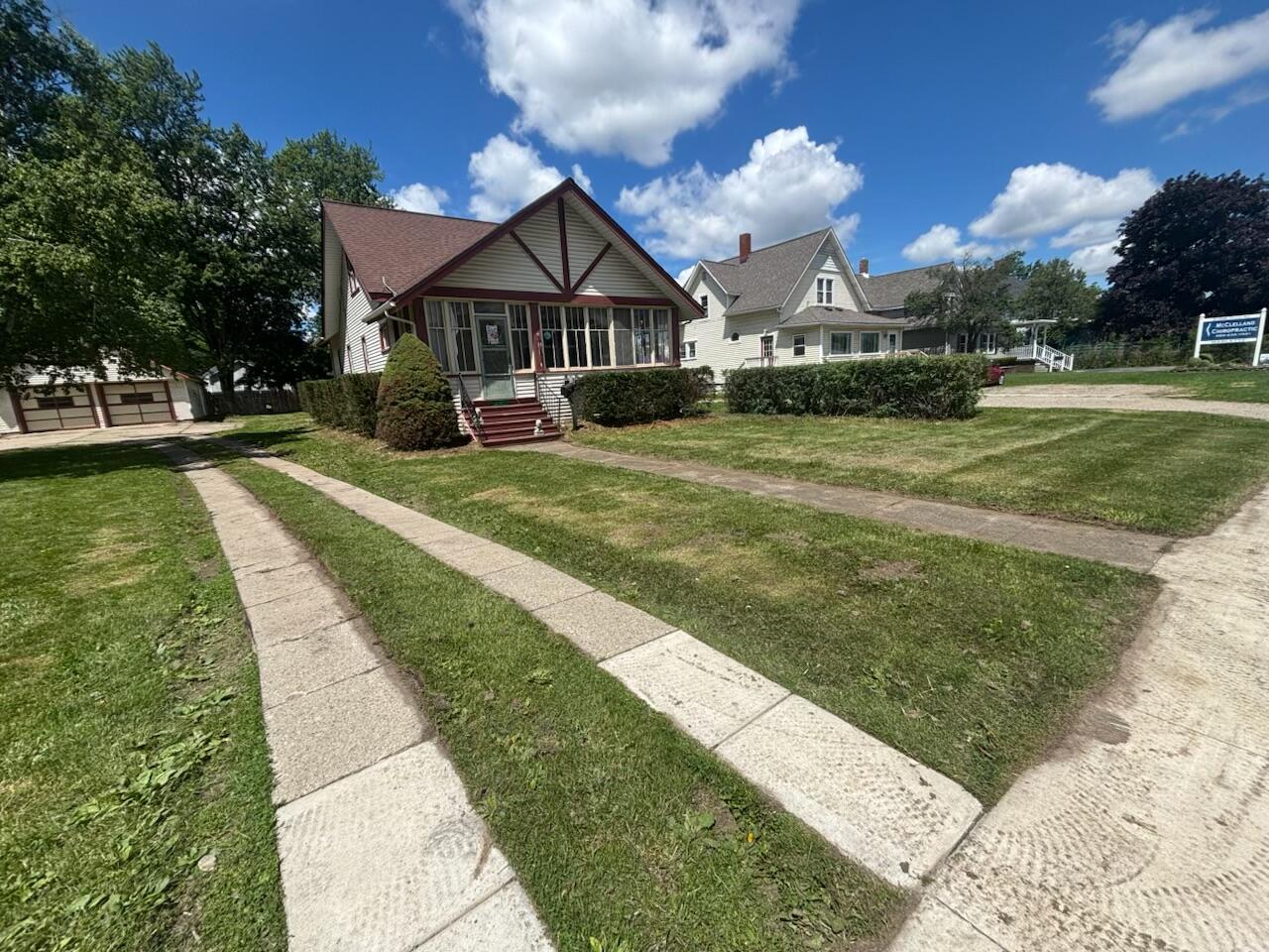 3194 Main Street — photo