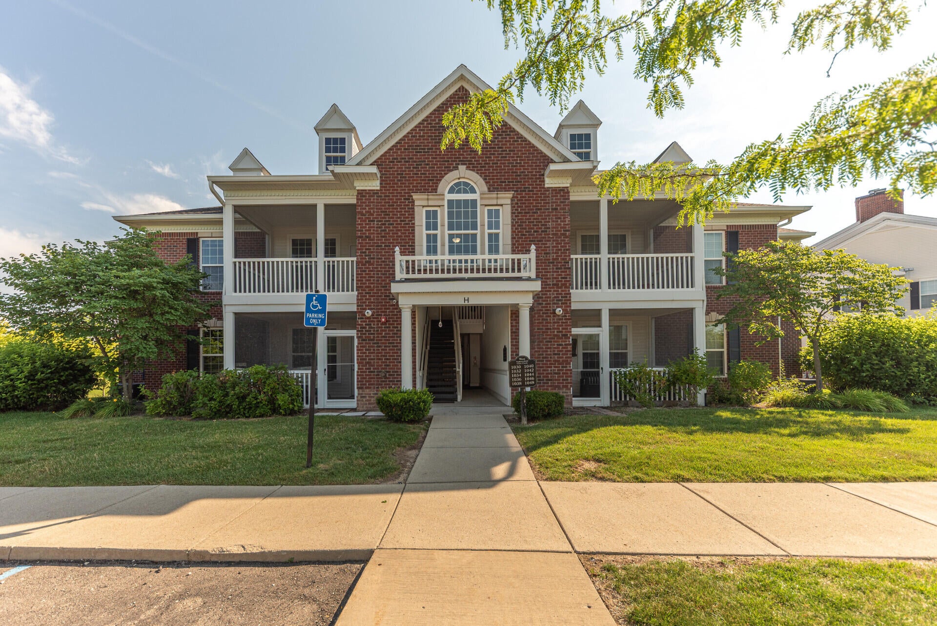 1042 W Summerfield Glen Circle — photo