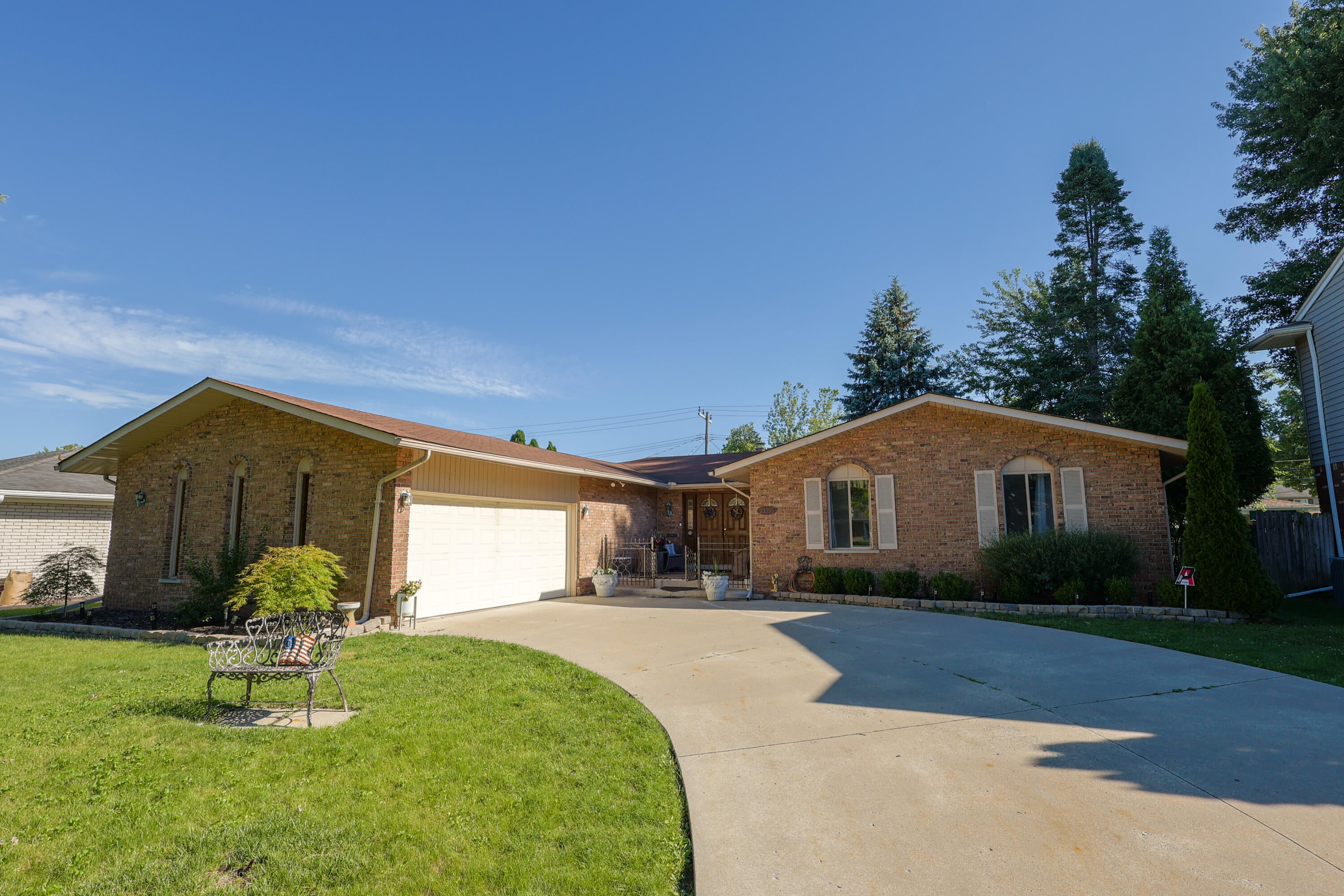23355 Robert John Street — photo
