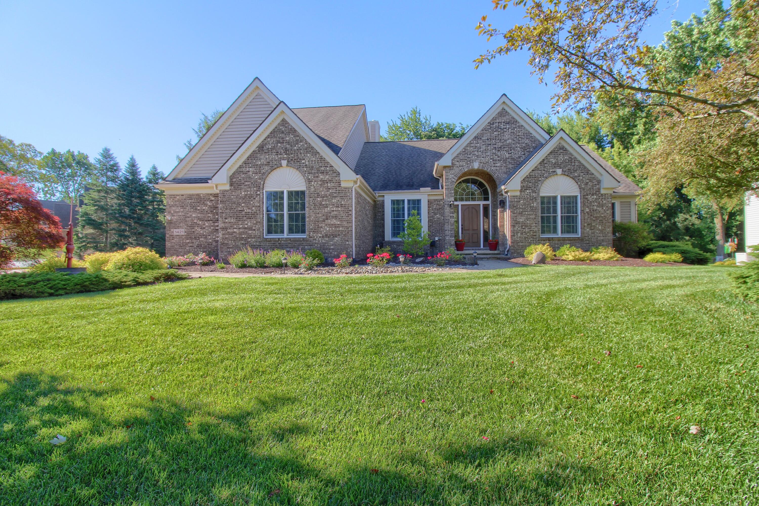 1421 W Greenfield Court — photo