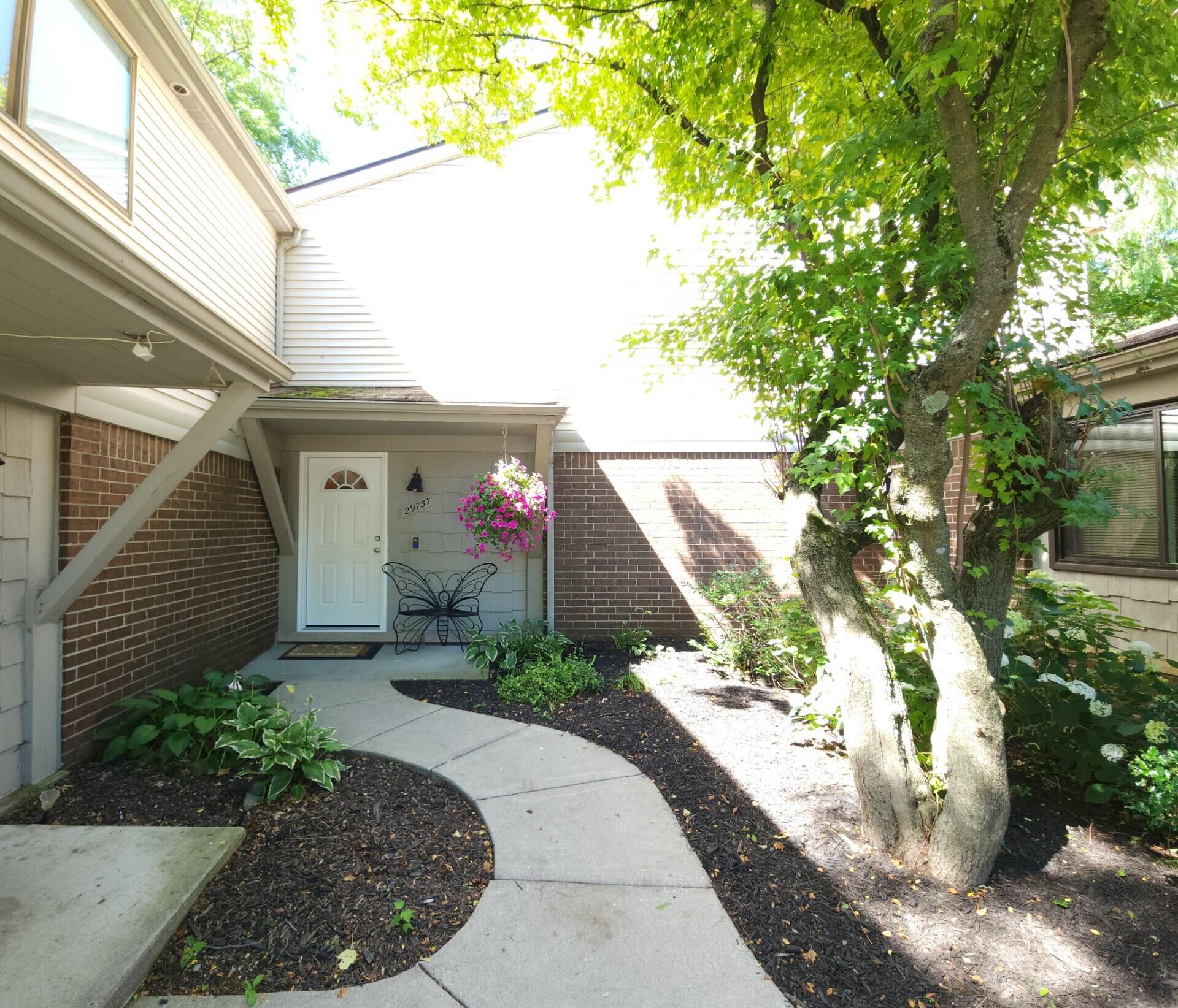 29757 Farmbrook Villa Lane, SouthfieldCity_Oakland, MI 48034