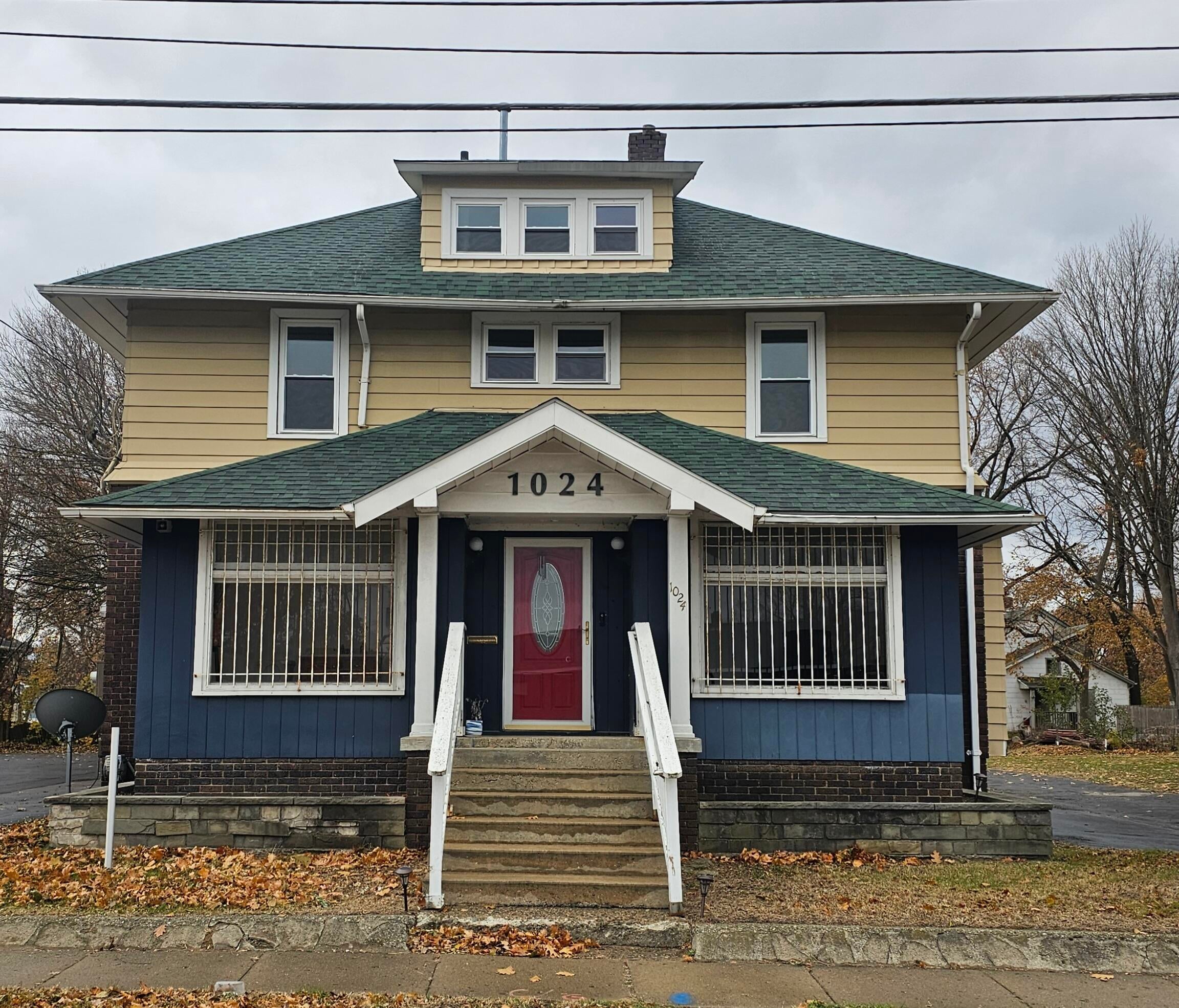 1024 S Grand Traverse Street — photo