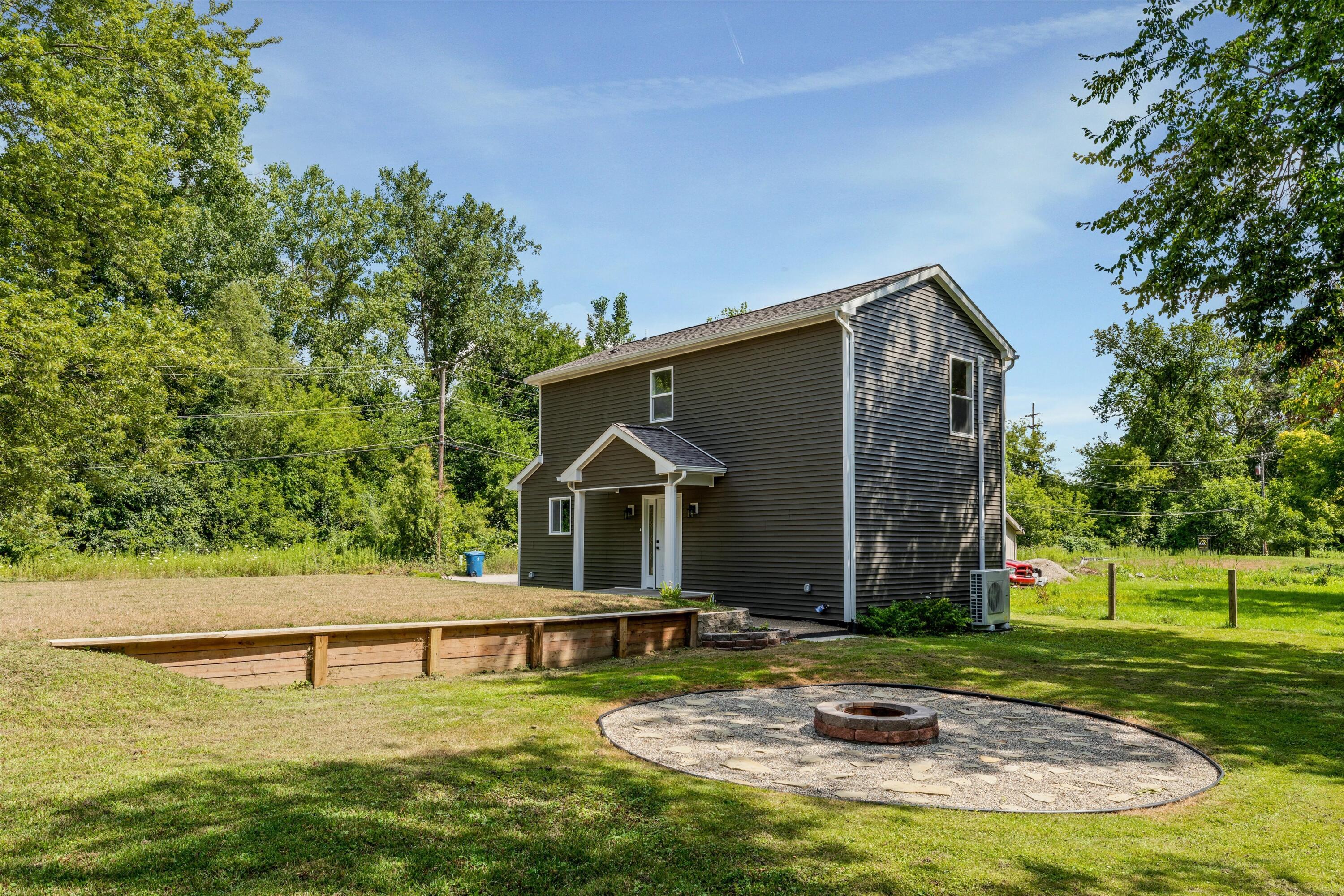 9755 Portage Trail — photo