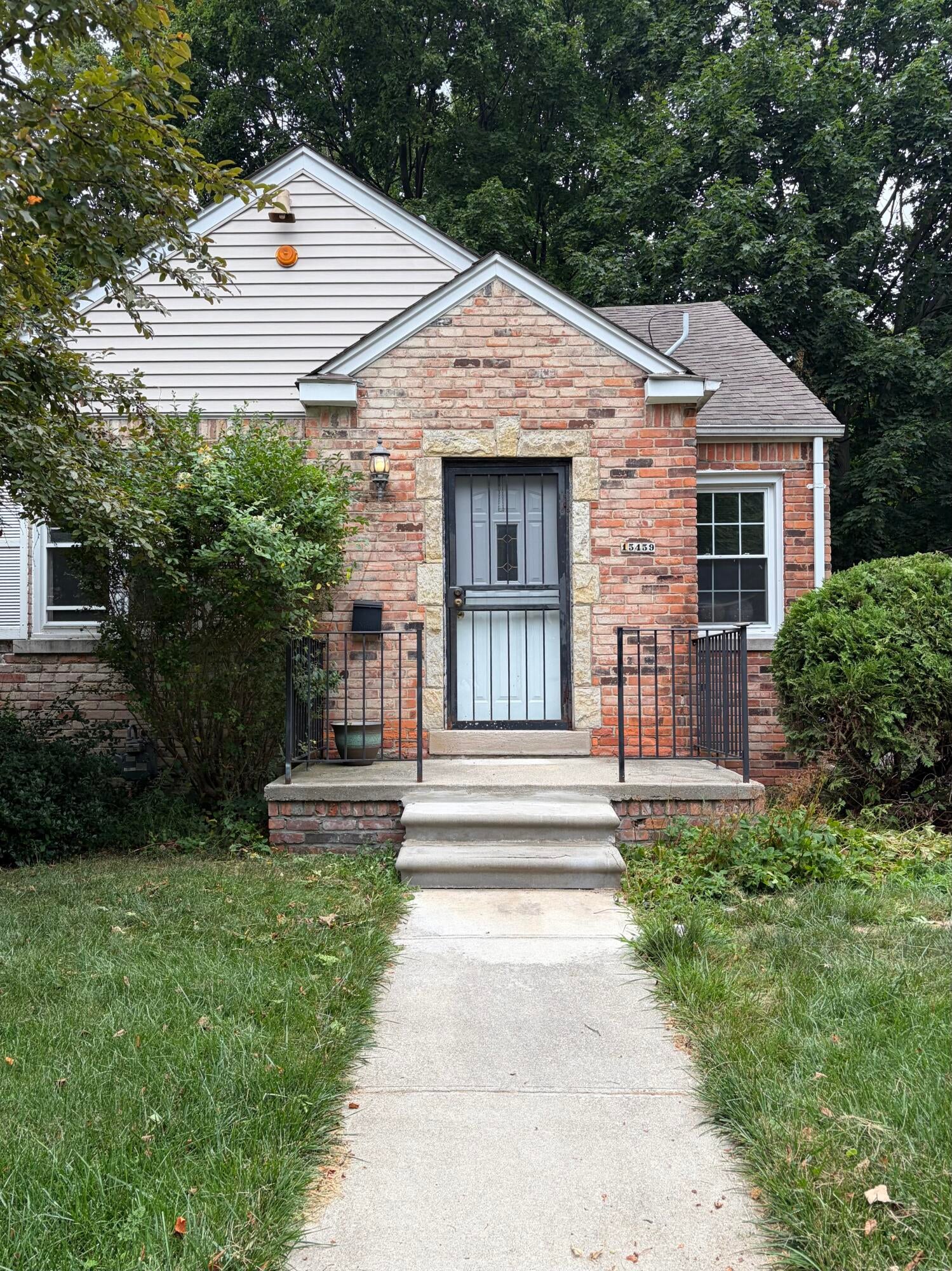 15459 Auburn Street — photo