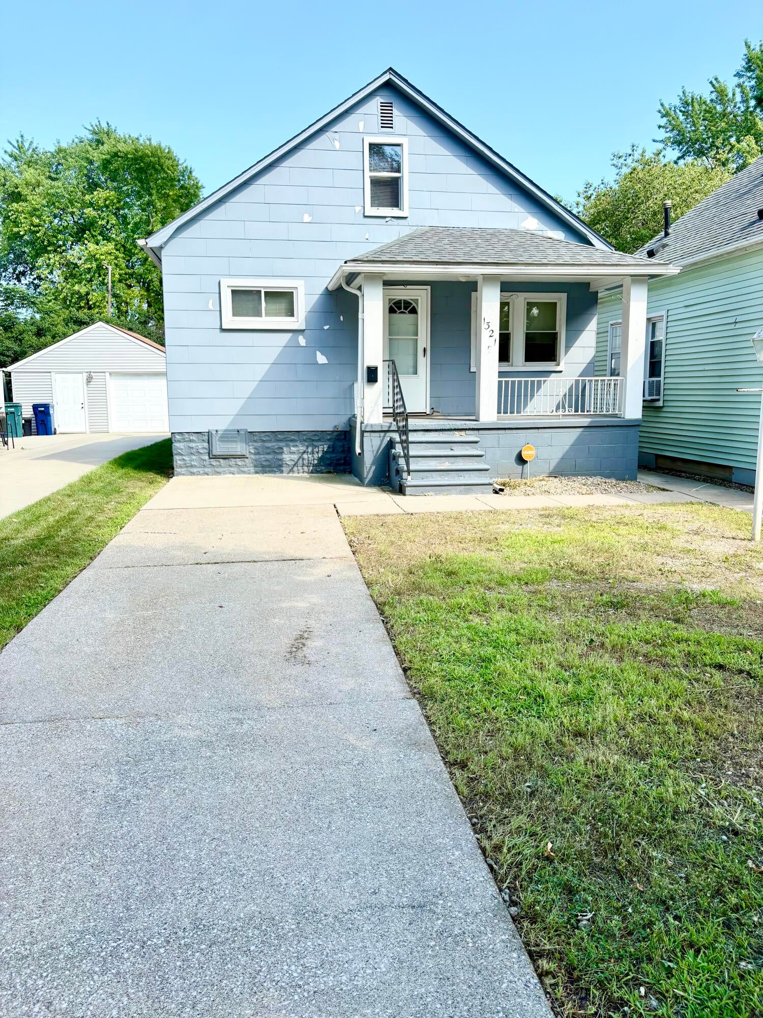 1321 Applewood Avenue — photo