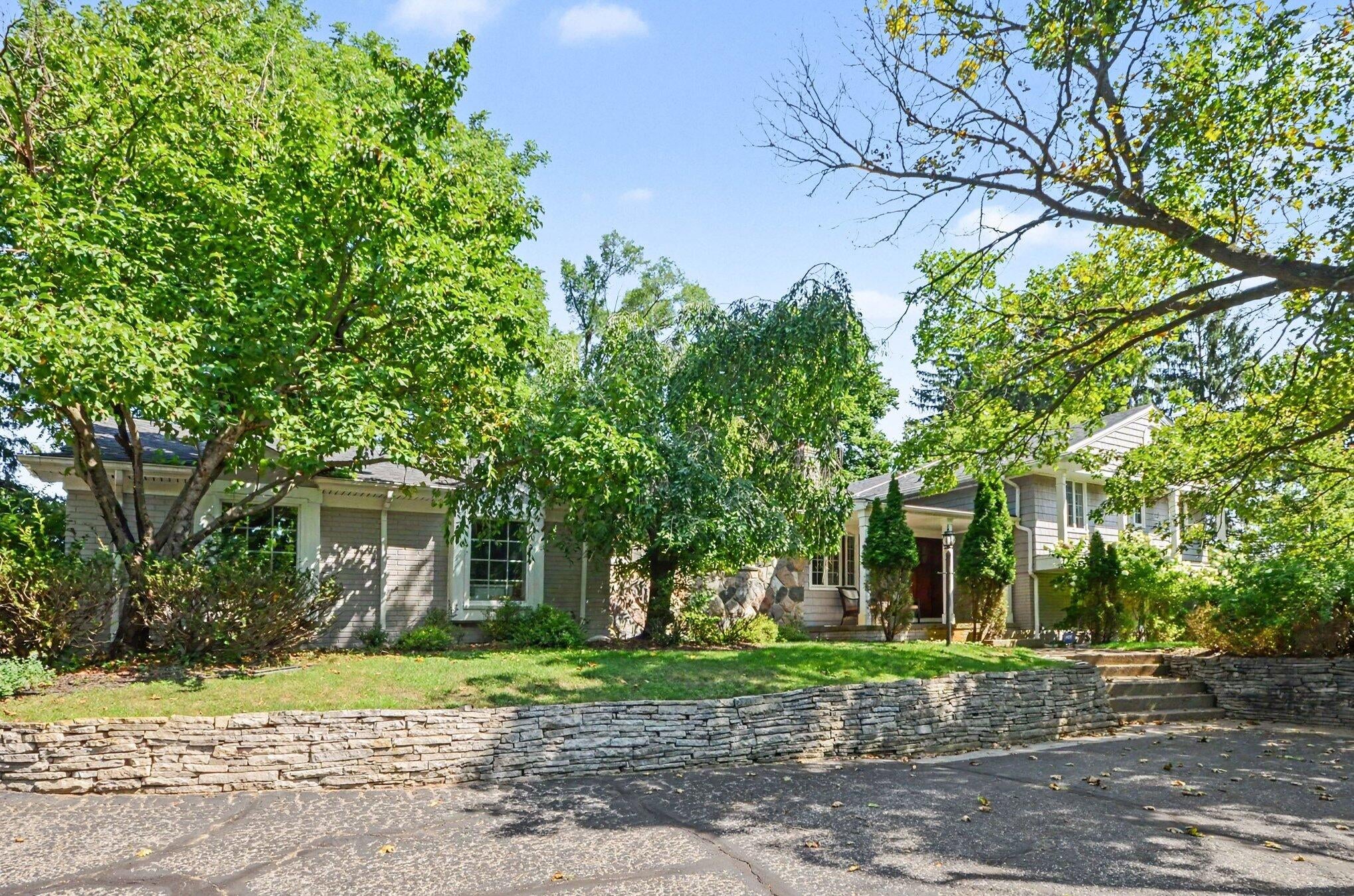 25800 Franklin Park Court — photo