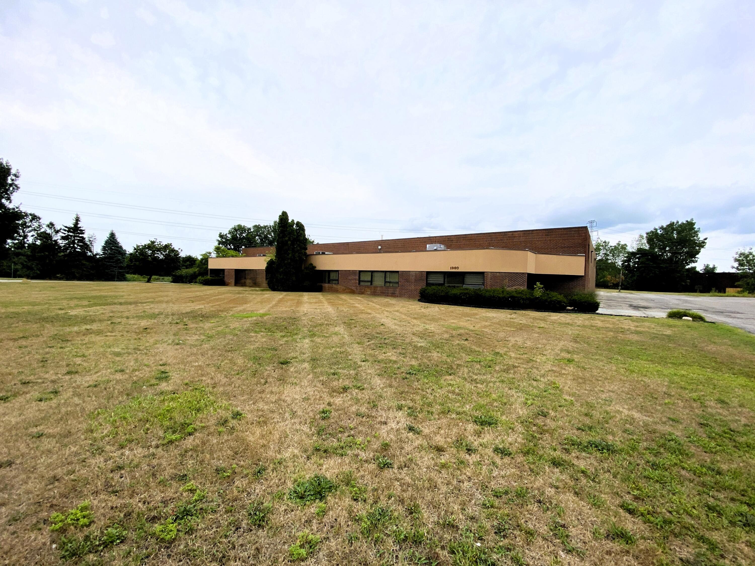 1960 W West Maple — photo