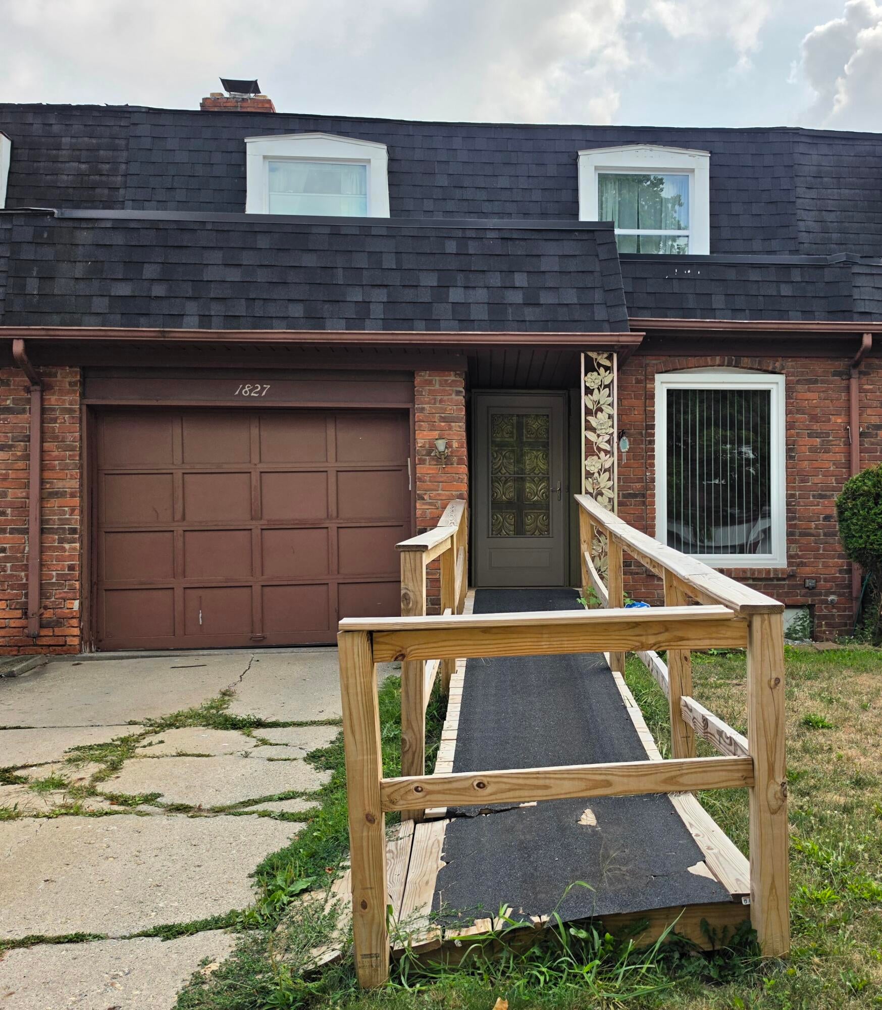 1827 Willowbrook Circle — photo