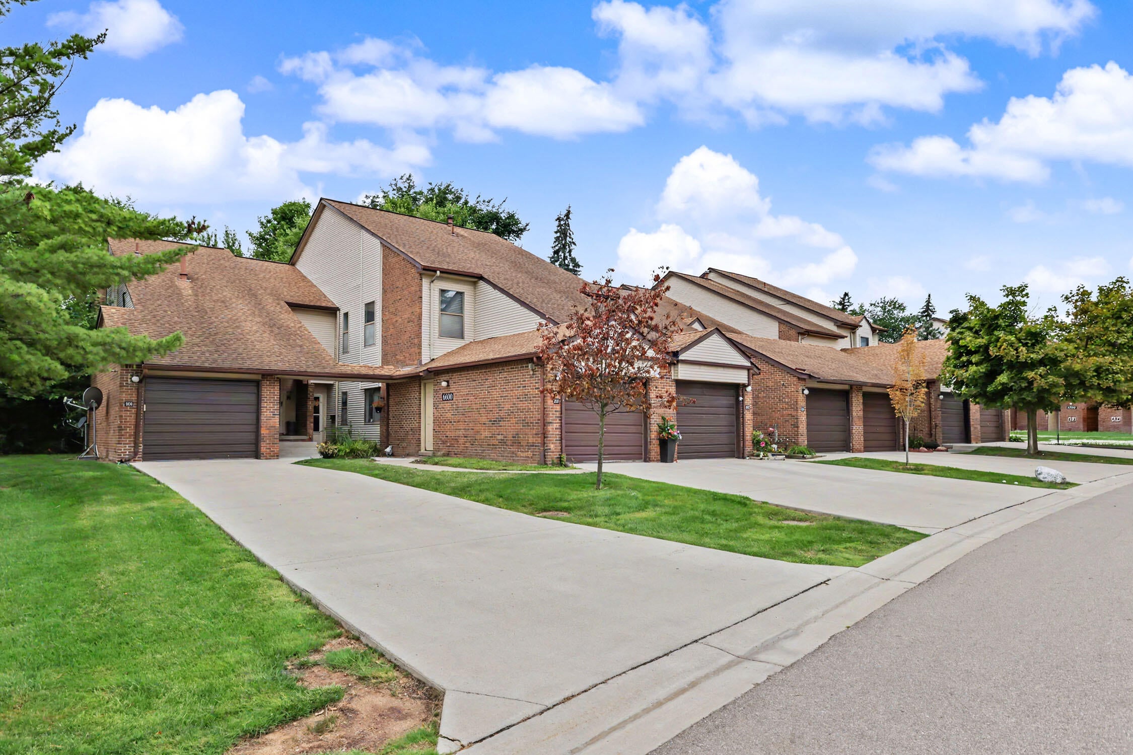 6600 Ridgefield Circle — photo