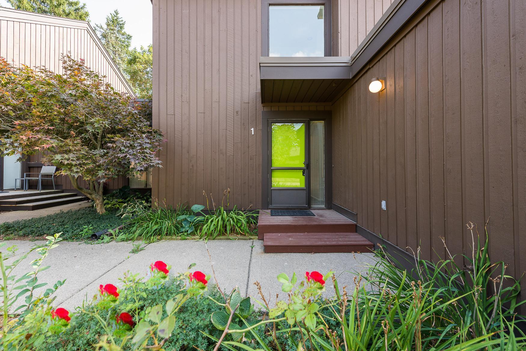 1 Westbury Court — photo