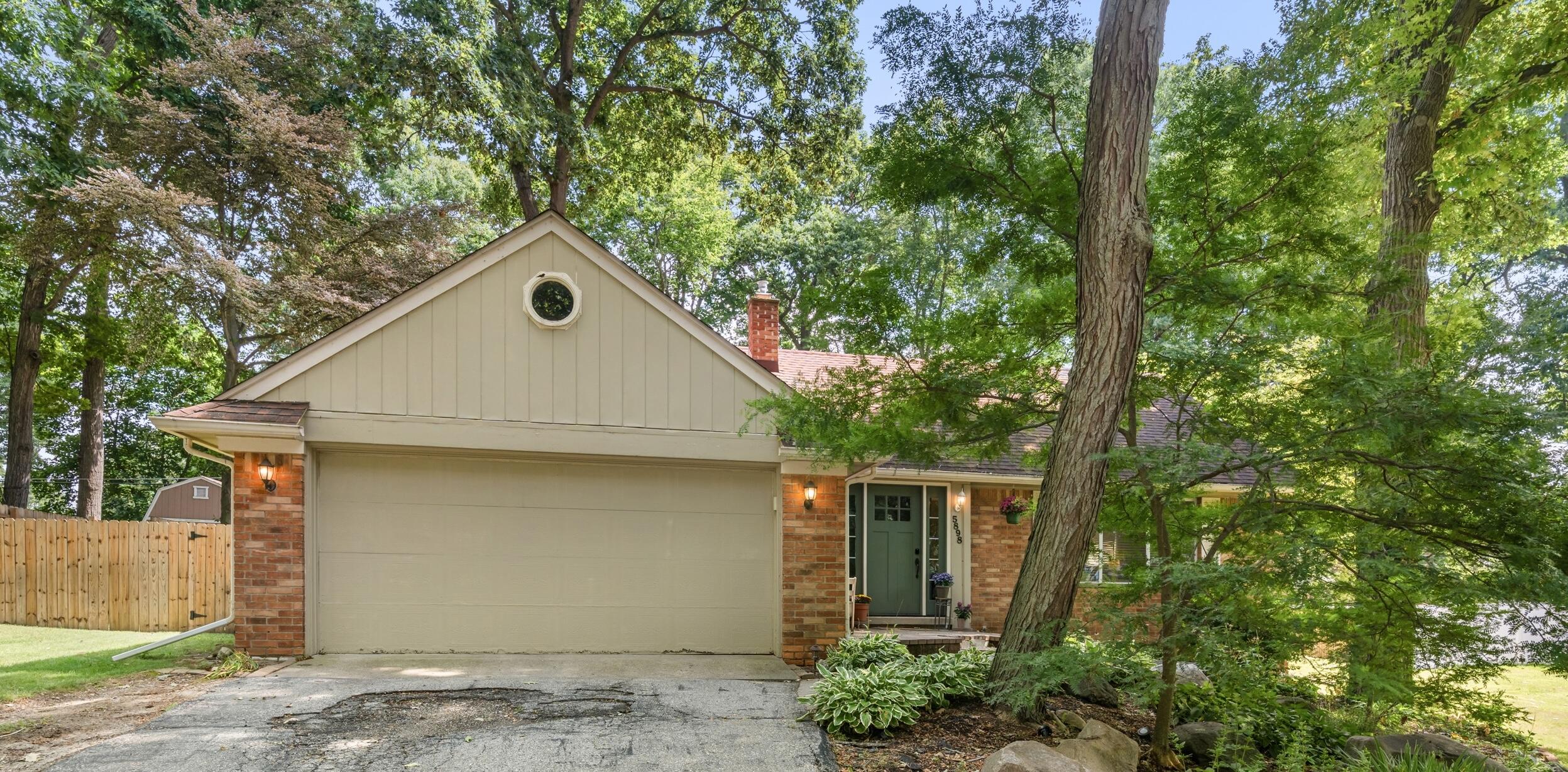 5898 Hummingbird Lane — photo