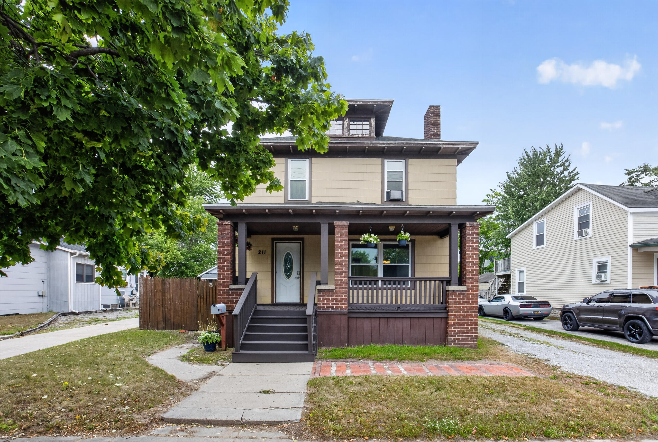 211 S Dean Street — photo