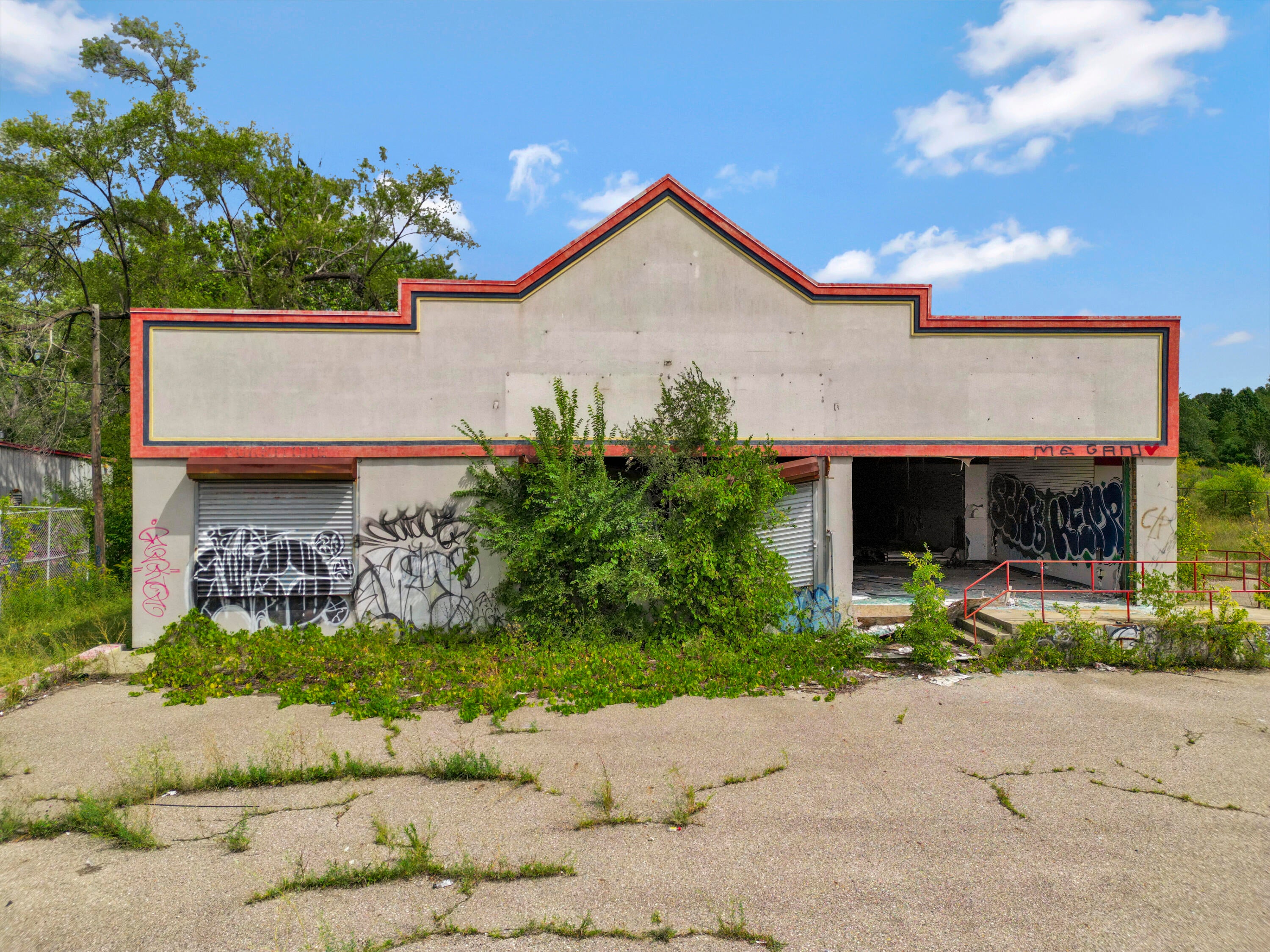 2913 S Dort Highway — photo