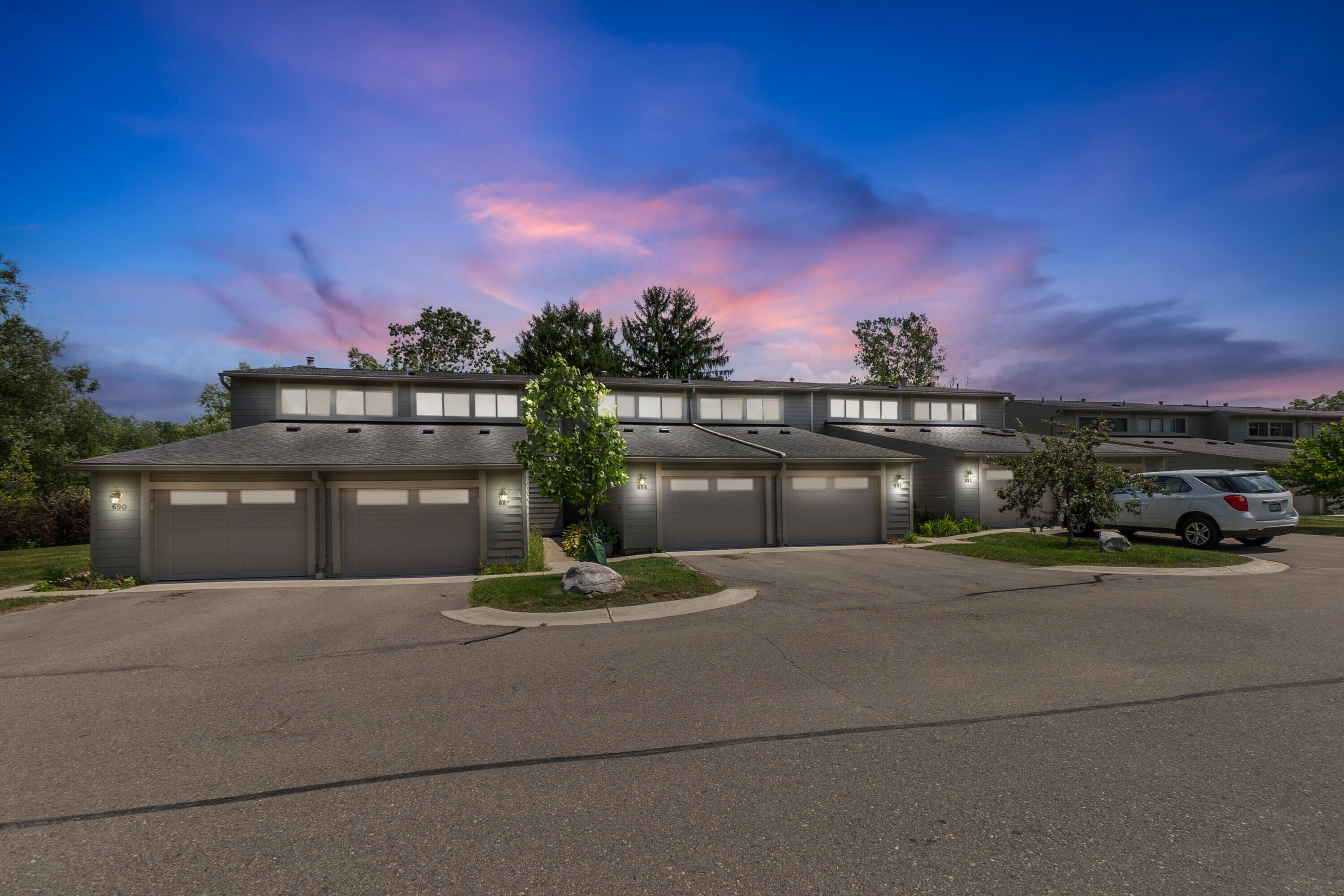 690 Peninsula Court — photo