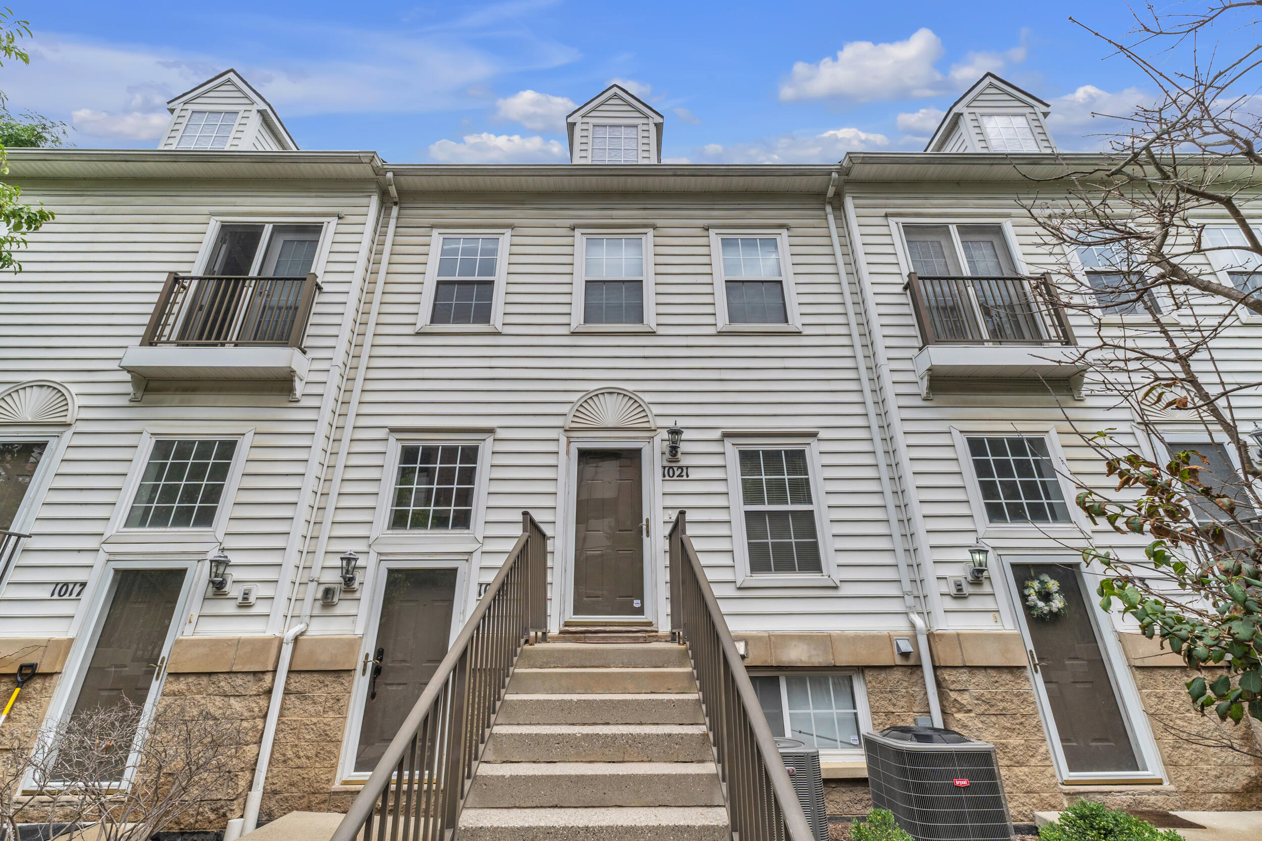 1021 Maiden Lane — photo