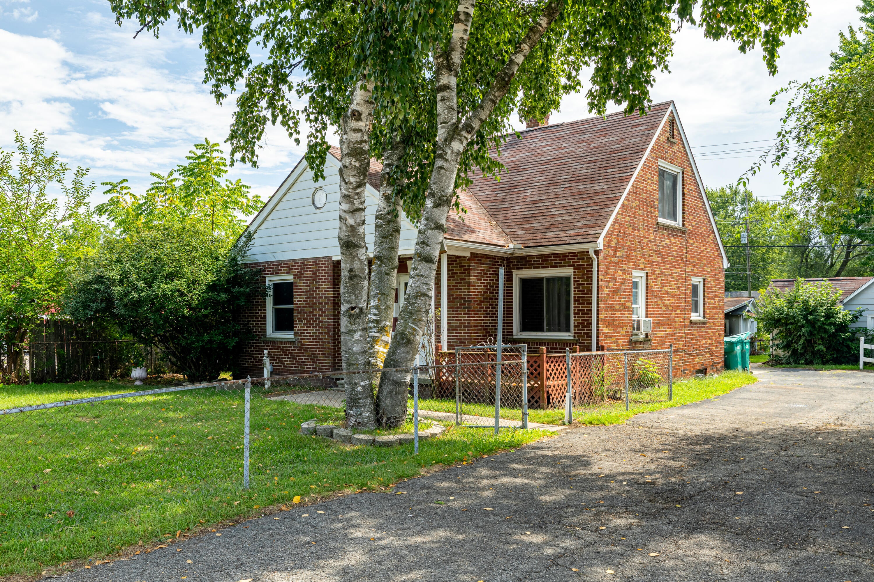 1404 Holmes Road — photo